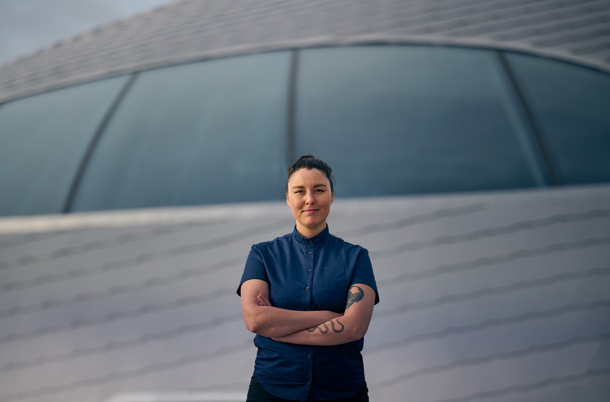 Anika Madsen karierę szefa kuchni rozpoczęła w wieku 17 lat, pracowała m.in. w restauracji Michelin Formel B. Znana z pionierskiego podejścia do gastronomii. Pasjonuje się wyszukiwaniem i wykorzystaniem lokalnych składników