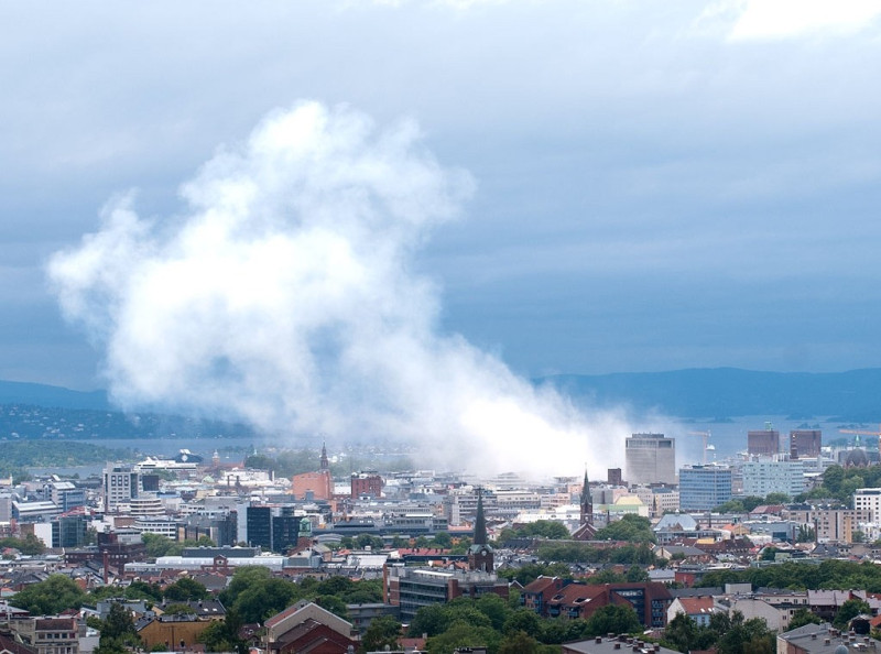 Panorama Oslo 30 minut po wybuchu bomby 22 lipca 2011 roku