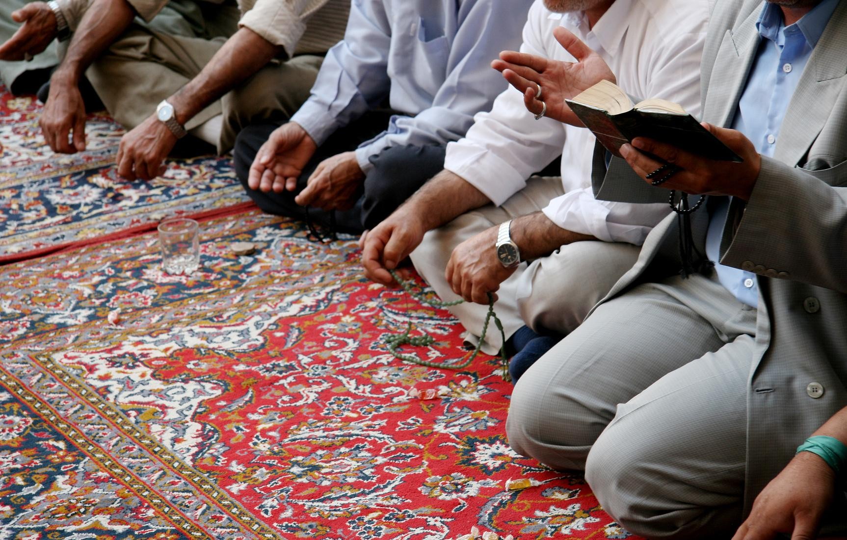 Według założeń islamu, w czasie Ramadanu Prorok Mahomet otrzymał pierwsze objawienie.