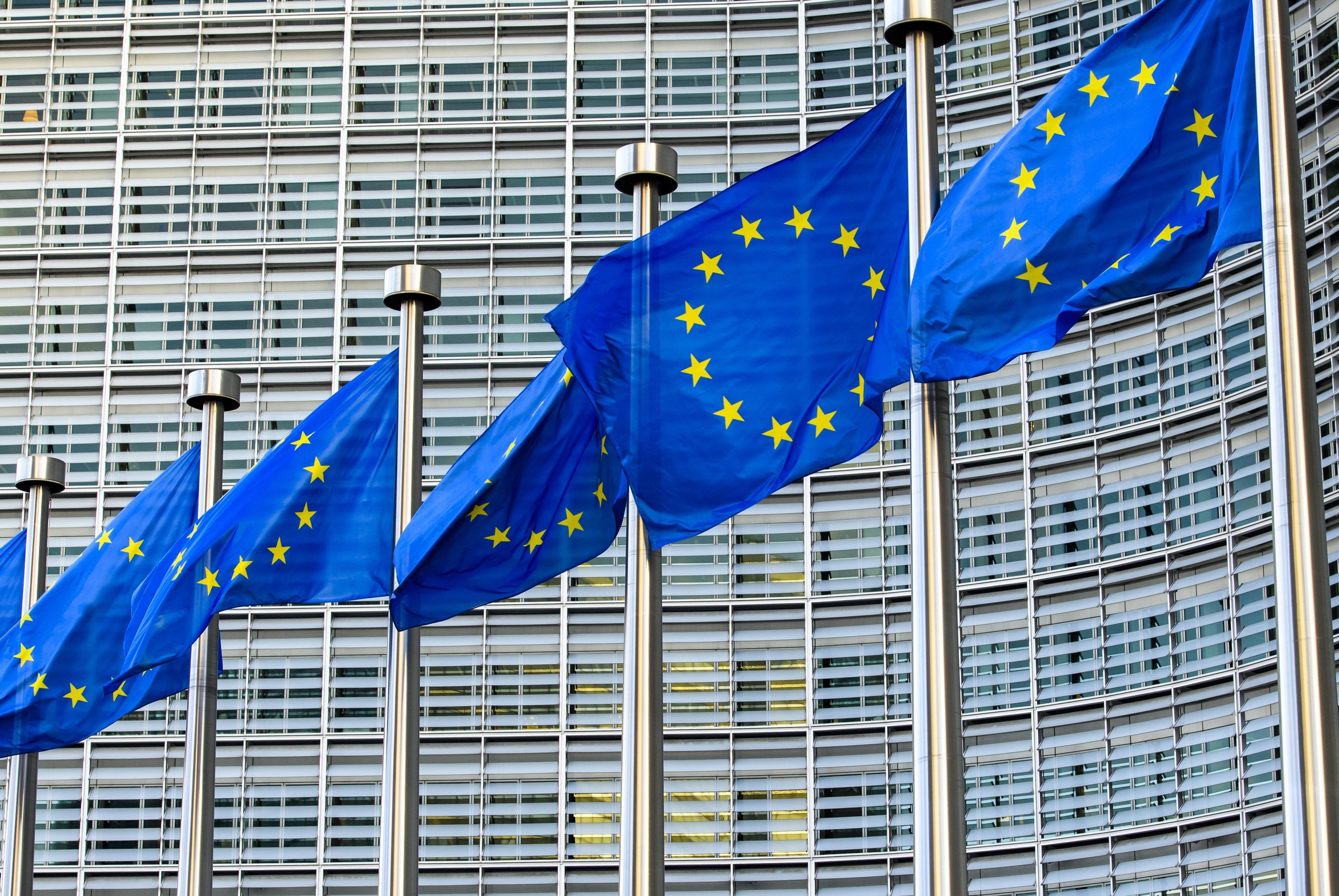 - Reżim dyscyplinarny podważa niezawisłość sędziów polskich i nie zapewnia niezbędnych gwarancji ich ochrony przed kontrolą polityczną - informuje Komisja Europejska.