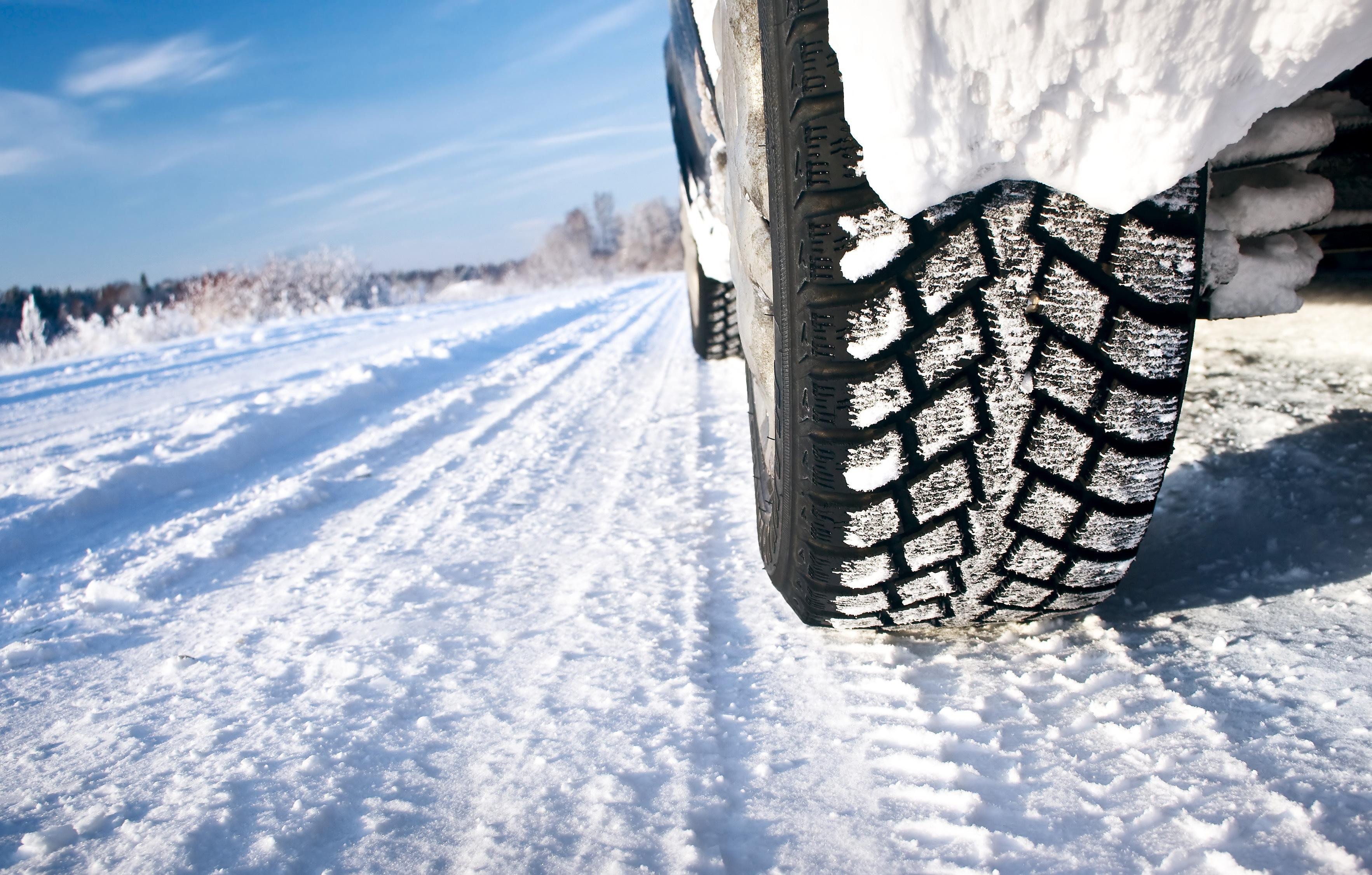 Worsening weather means a need to change tires. Otherwise, traffic paralysis may occur.