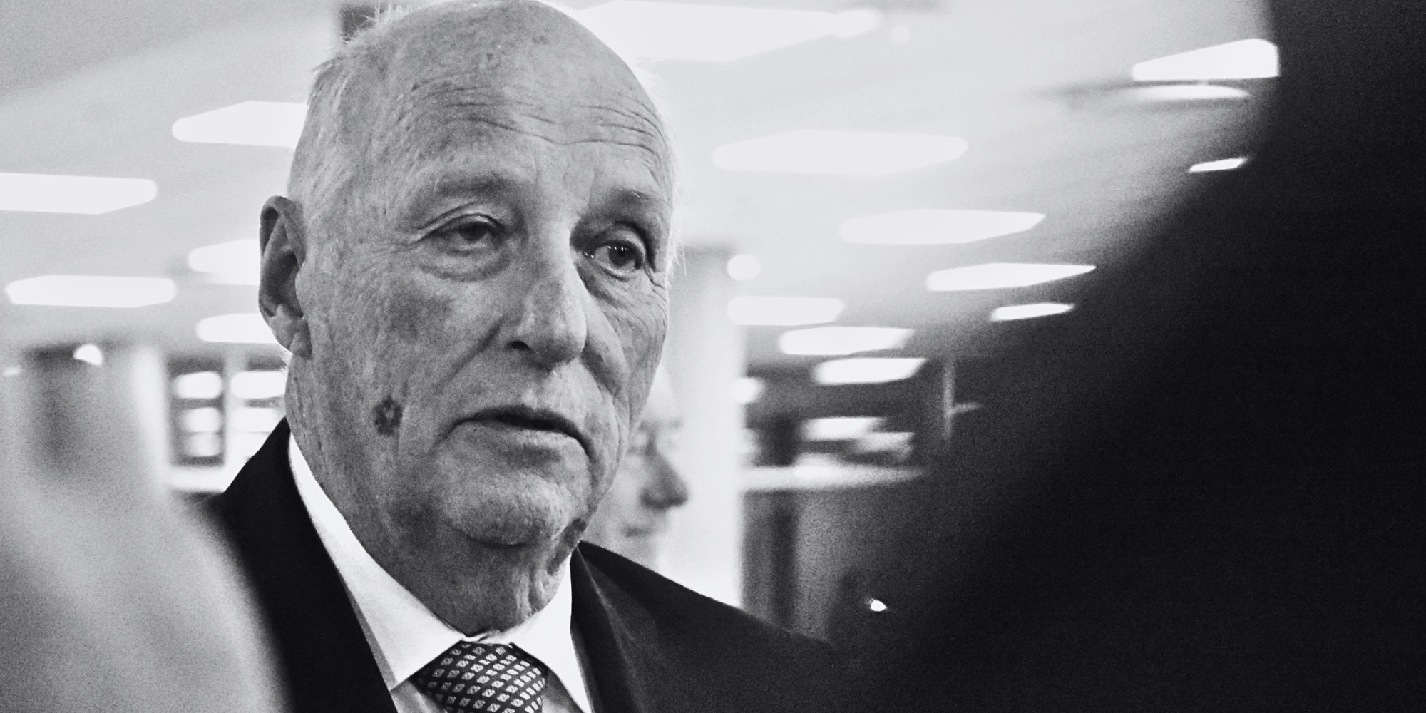 Harald V pełnił urząd od 17 stycznia 1991 roku do 28 sierpnia 2026 roku.