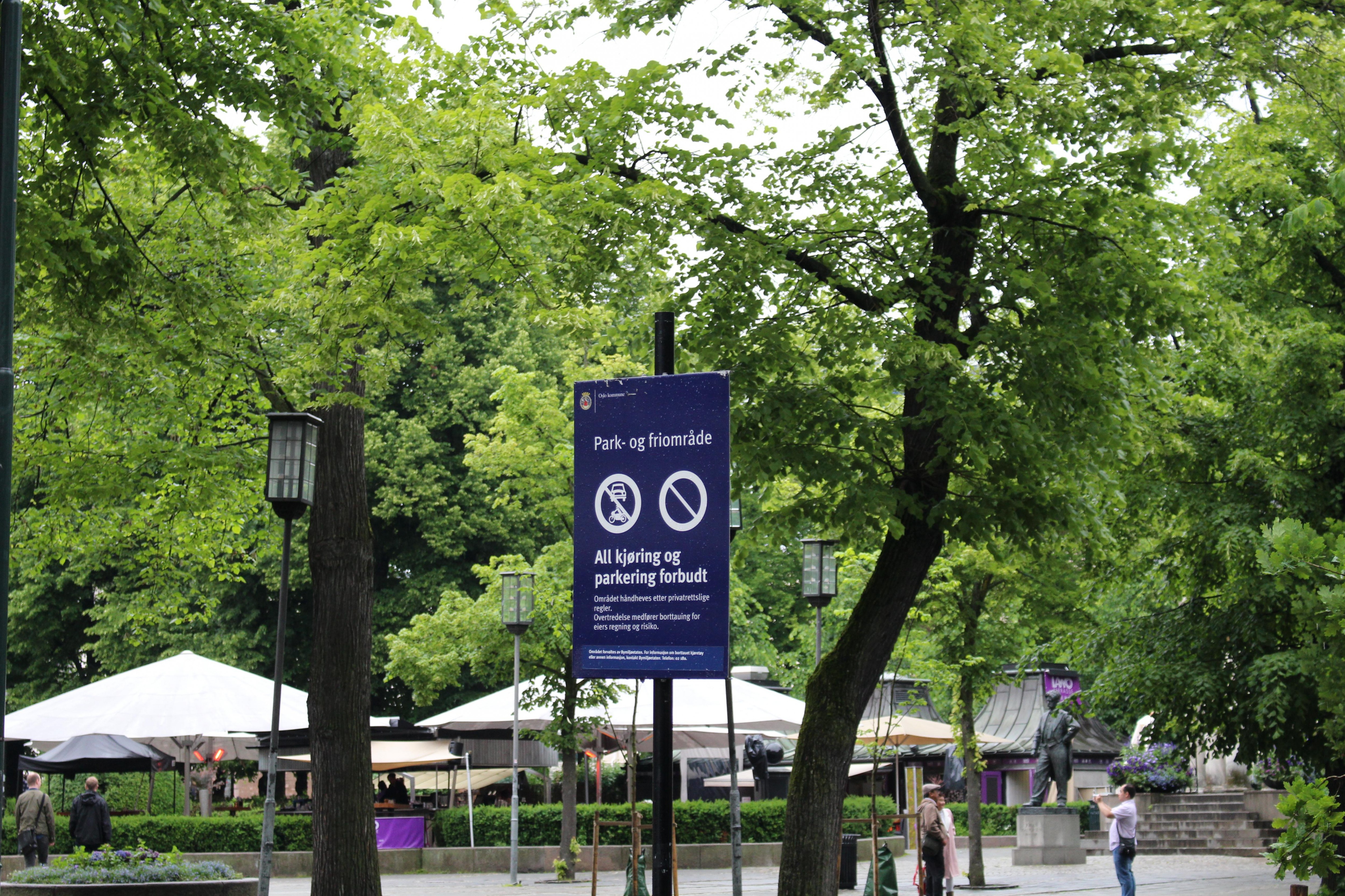 Centrum Oslo: Strefa, w której nie można parkować.