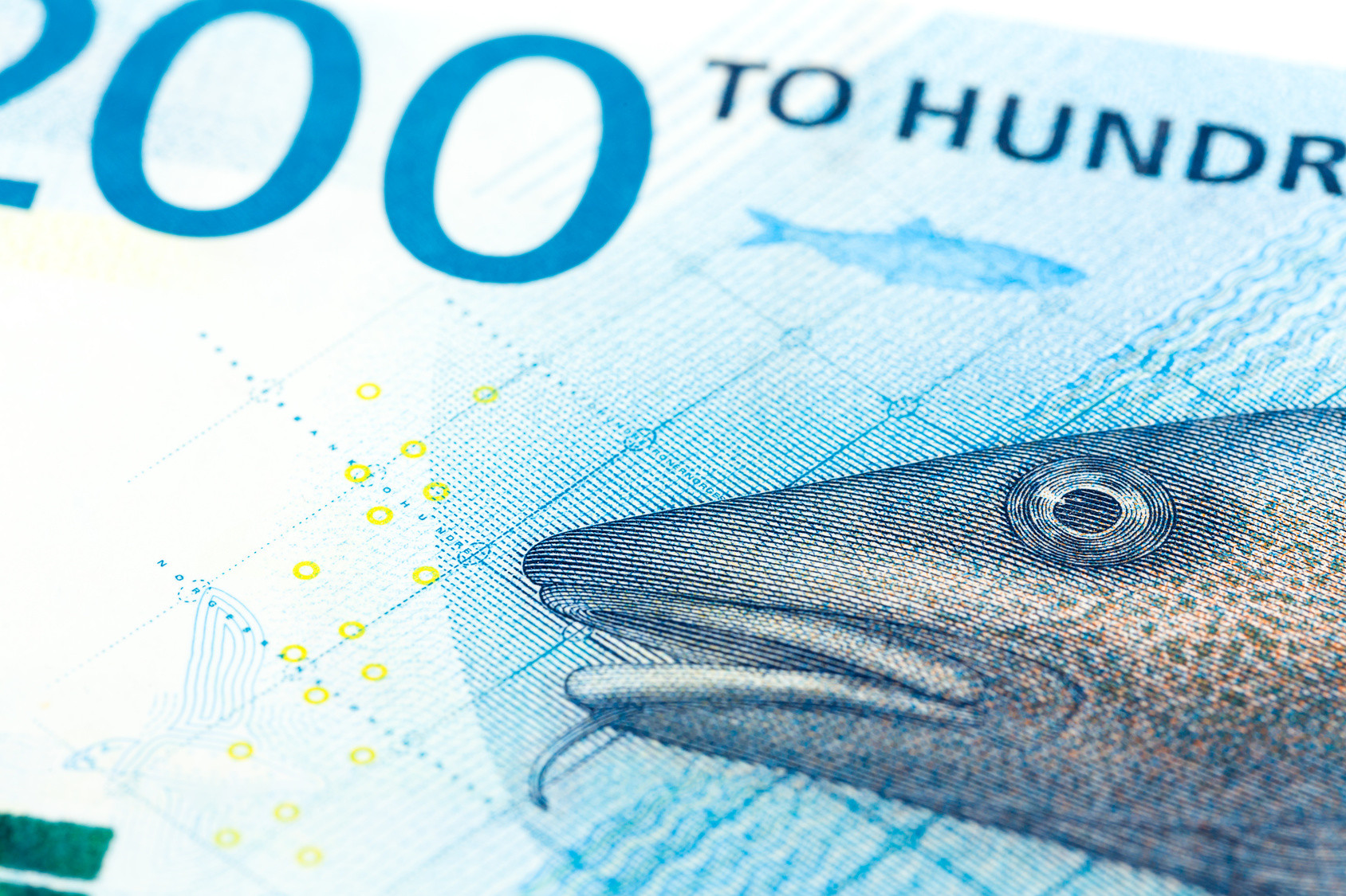 Norweski pieniądz traci przede wszystkim przez trudną sytuację na rynku surowców.