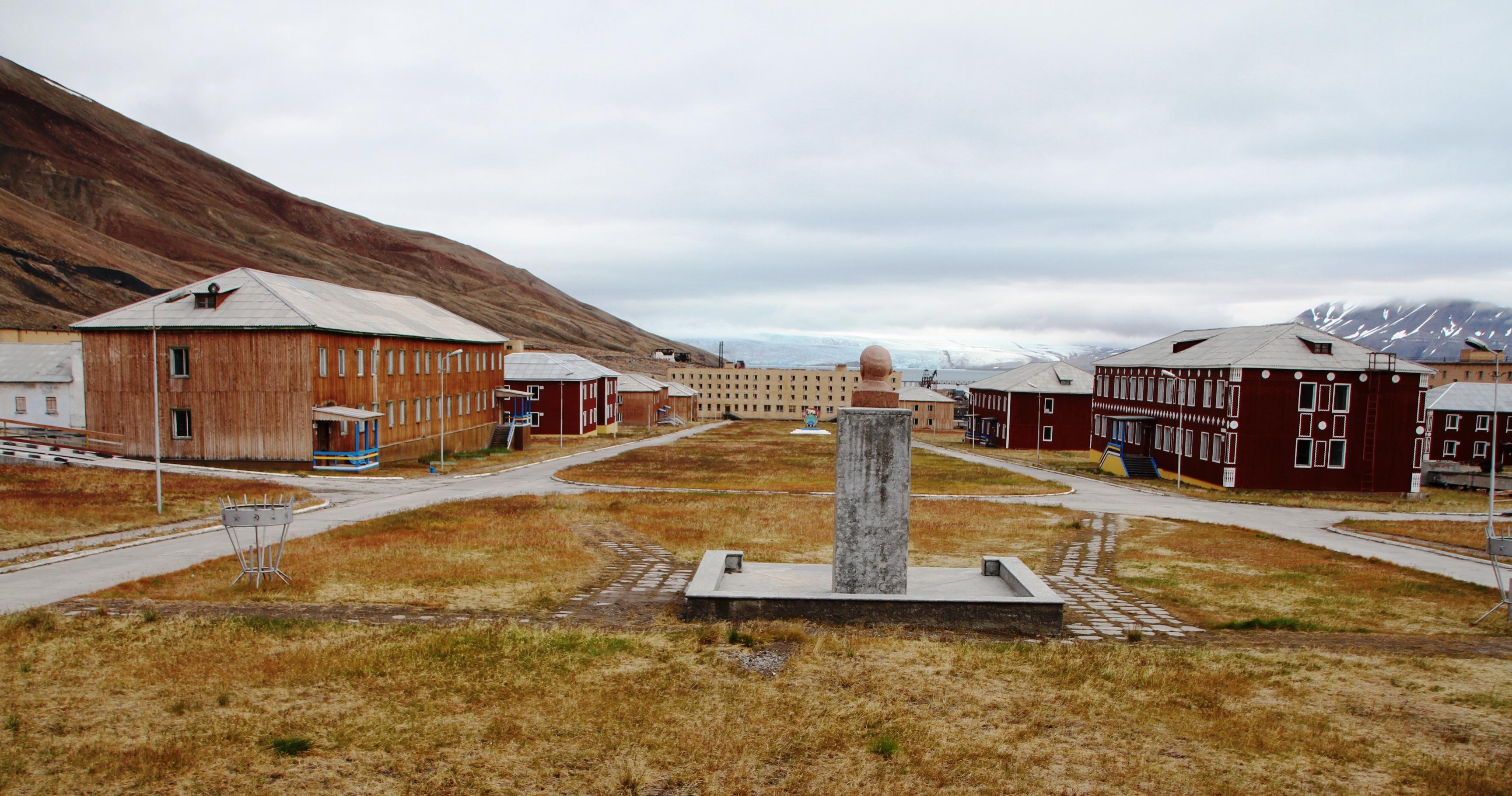 W Pyramiden (Svalbard) wciąż znajduje się m.in. pomnik Lenina.