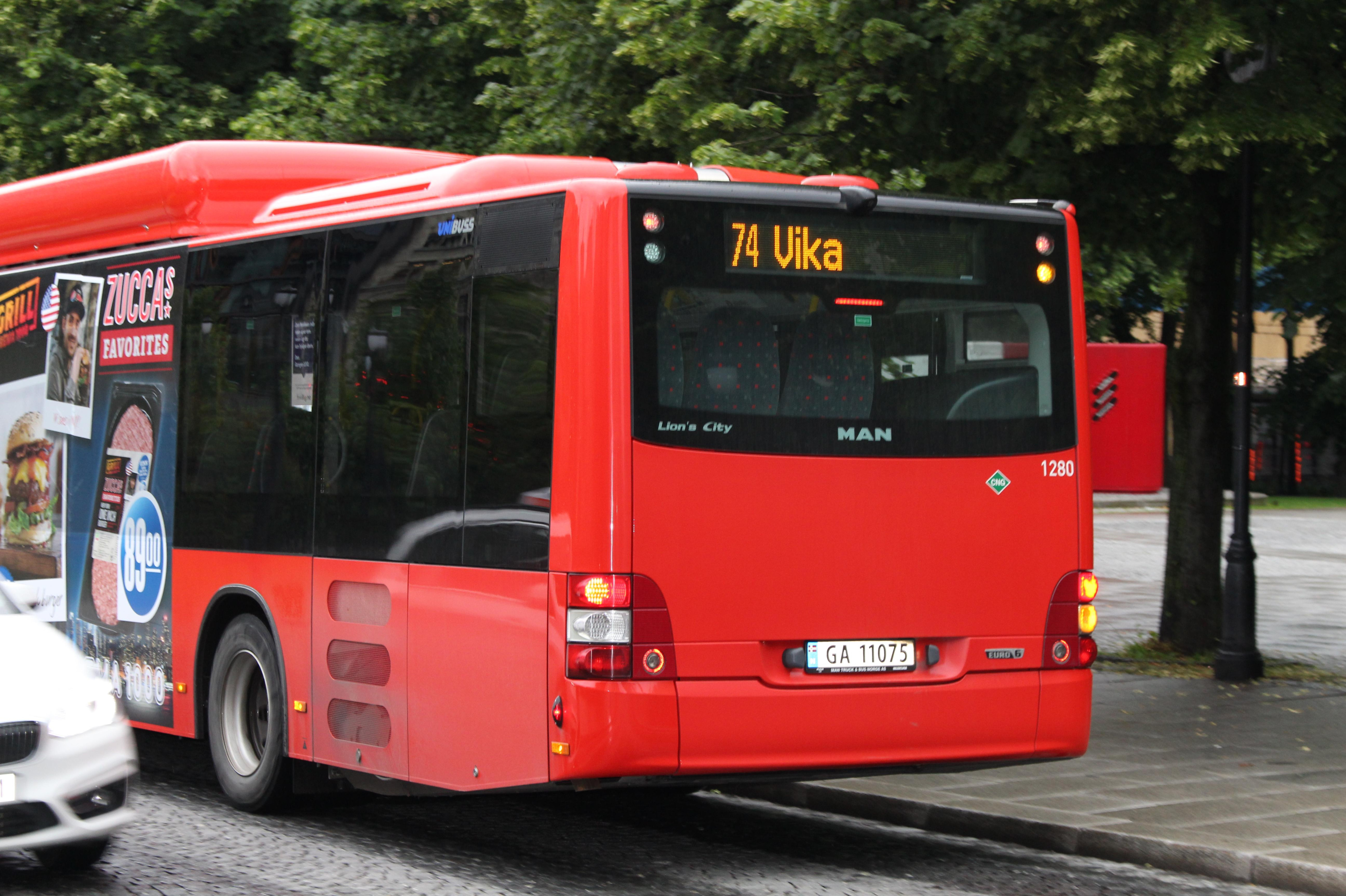 W wielu norweskich miastach korzysta się z autobusów elektrycznych.