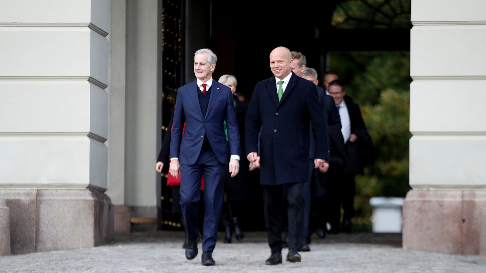 Trend spadkowy Partii Pracy zaczął nasilać się w listopadzie 2022 roku. Rządzący komentowali wówczas, że ma związek z kryzysem wywołanym najpierw pandemią koronawirusa, a następnie wojną w Ukrainie.