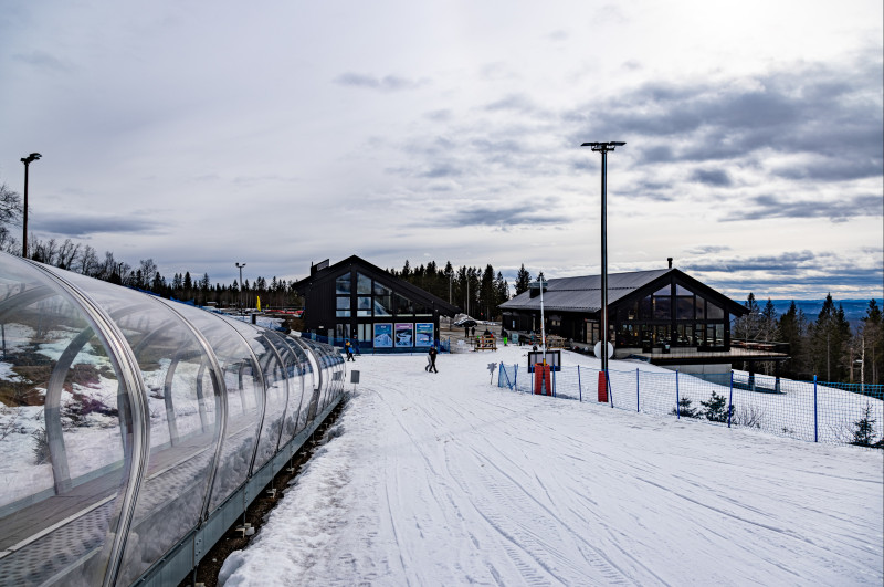 Świąteczne urlopy Norwegowie często wykorzystują na wypady na narty.