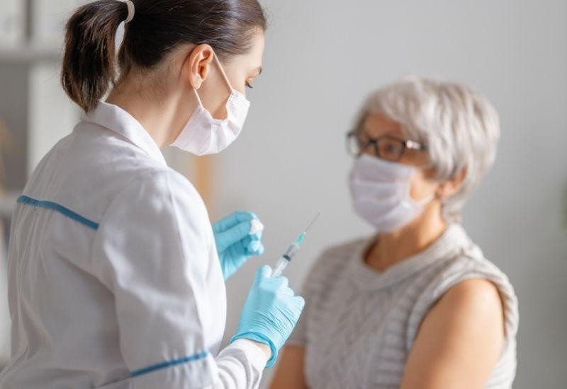Liczba zaszczepionych Norwegów codziennie wzrasta. Kraj fiordów wciąż przyjmuje nowe dostawy preparatu Pfizer.