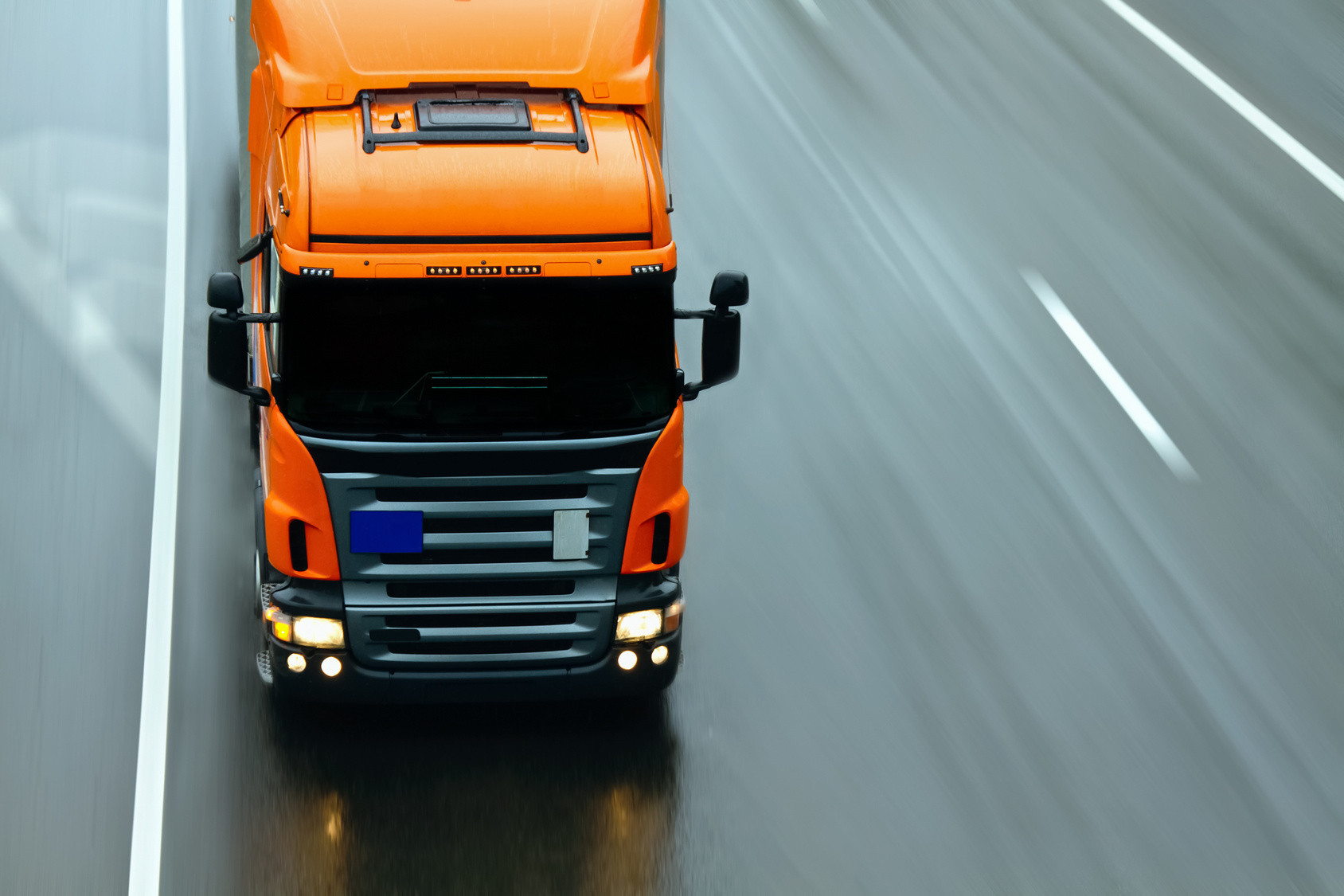 Politycy przywołują głosy organizacji branżowych. Część z nich (np. transport i budownictwo) jest skazana na korzystanie z paliw kopalnych, bez możliwości alternatywy w krótkim terminie.