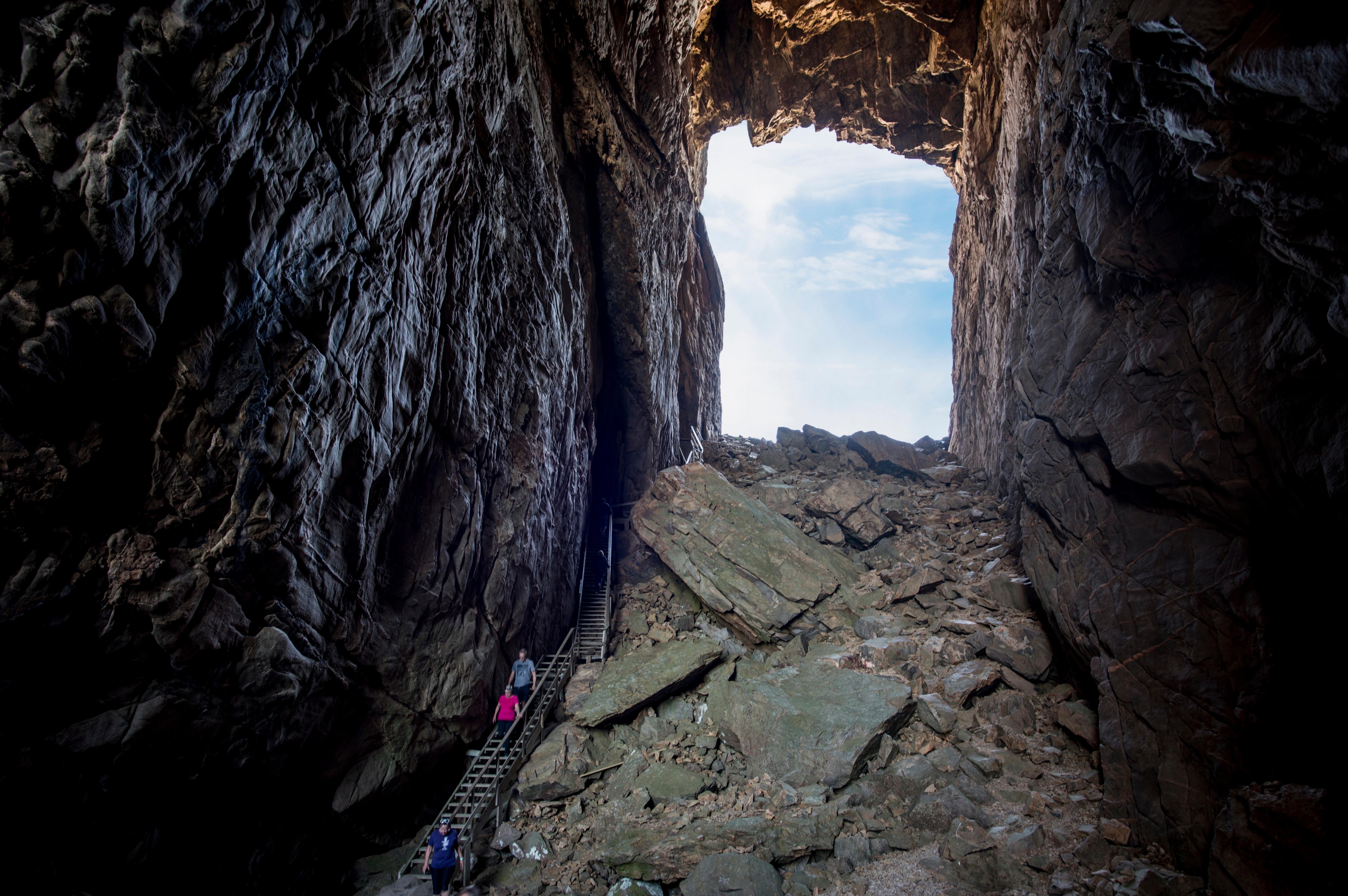 Torghatten znajduje się w gminie Brønnøy (Nordland).