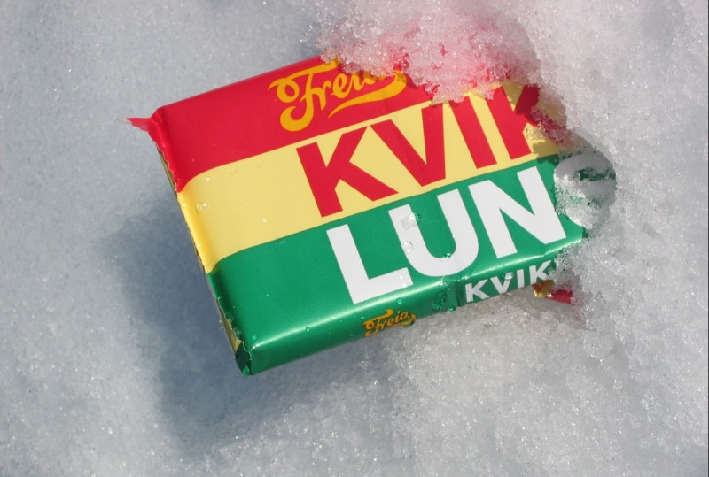 Na wielkanocnych stołach w Norwegii poza jajkami i marcepanem króluje kultowy batonik Kvik Lunsj.