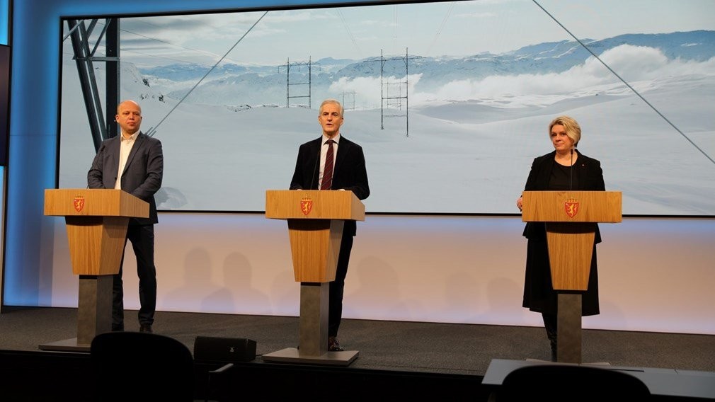Poza systemem rekompensat norweski rząd zaoferował obniżenie podatku od energii elektrycznej, dopłaty do zasiłków mieszkaniowych oraz pomoc dla studentów.
