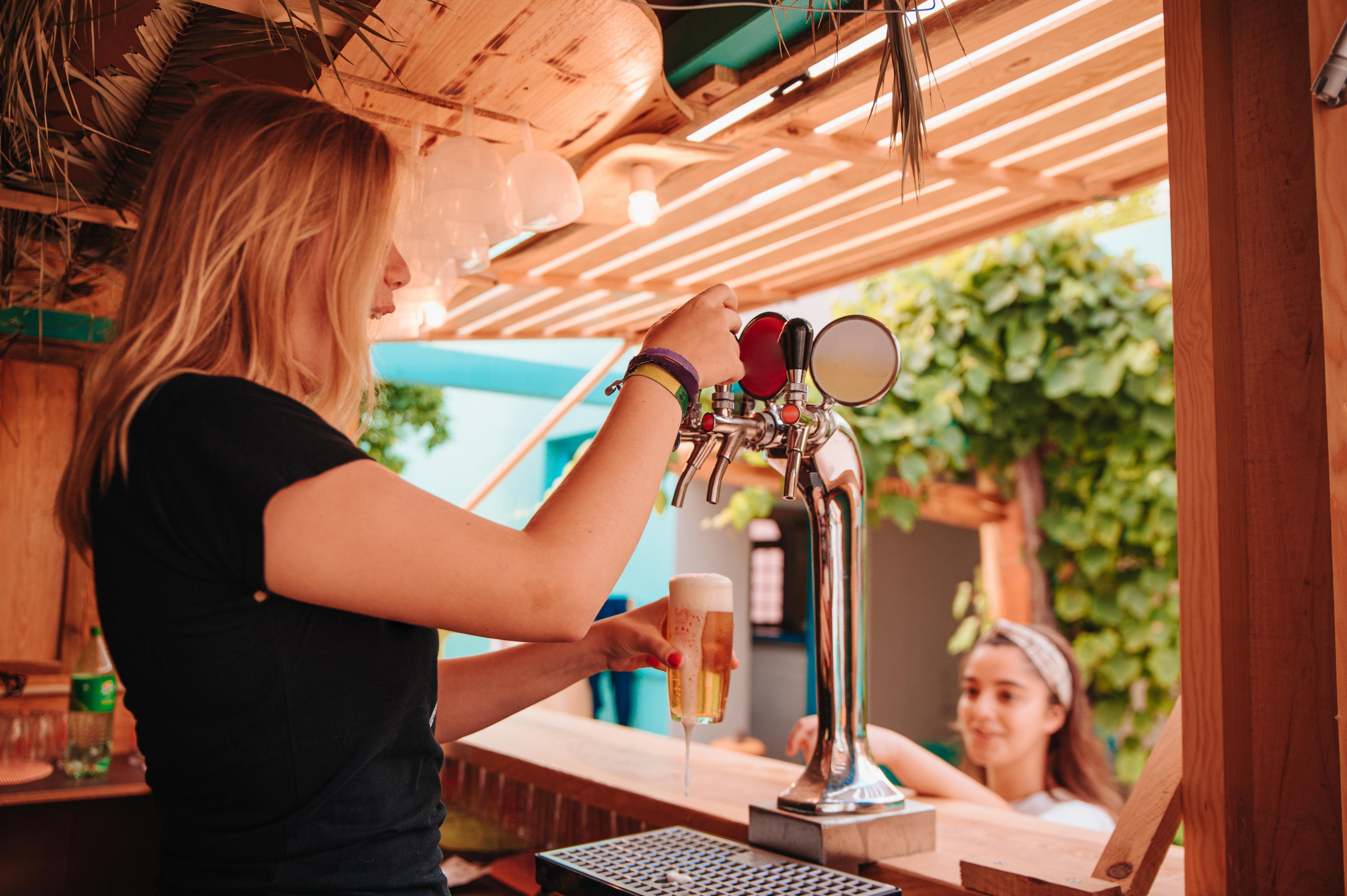 Resort chce też, by osoby, które pracują w niepełnym wymiarze godzin lub są zatrudnione tymczasowo, otrzymywały pisemną i uzasadnioną odpowiedź od pracodawcy, jeśli żądają bardziej przewidywalnych i bezpiecznych warunków pracy.