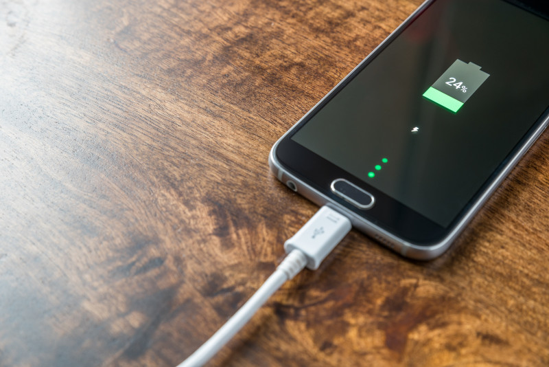 Port USB-C stanie się standardem w UE, ale także w Norwegii. Konsumenci będą mieć również możliwość zakupu ładowarki oddzielnie