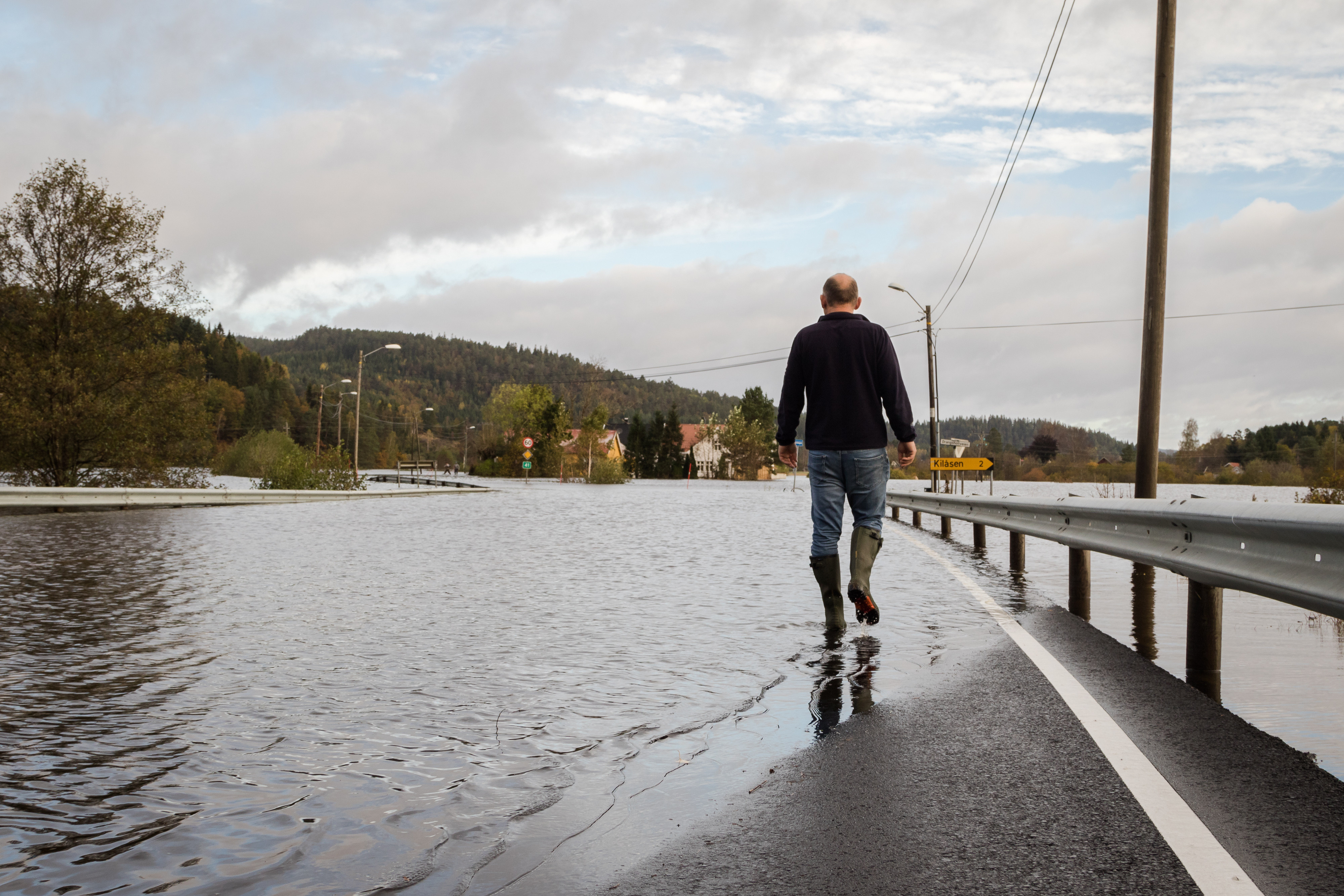 El Niño może odwracać typowe wzorce pogodowe – w regionach suchych pojawiają się intensywne opady, a w wilgotnych występują susze.
