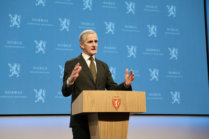 Prawie trzy tygodnie temu, podczas pierwszej ‘covidowej’ konferencji w 2022, premier ogłosił złagodzenie niektórych obostrzeń, nie wyraził jednak zgody na pełne otwarcie Norwegii.