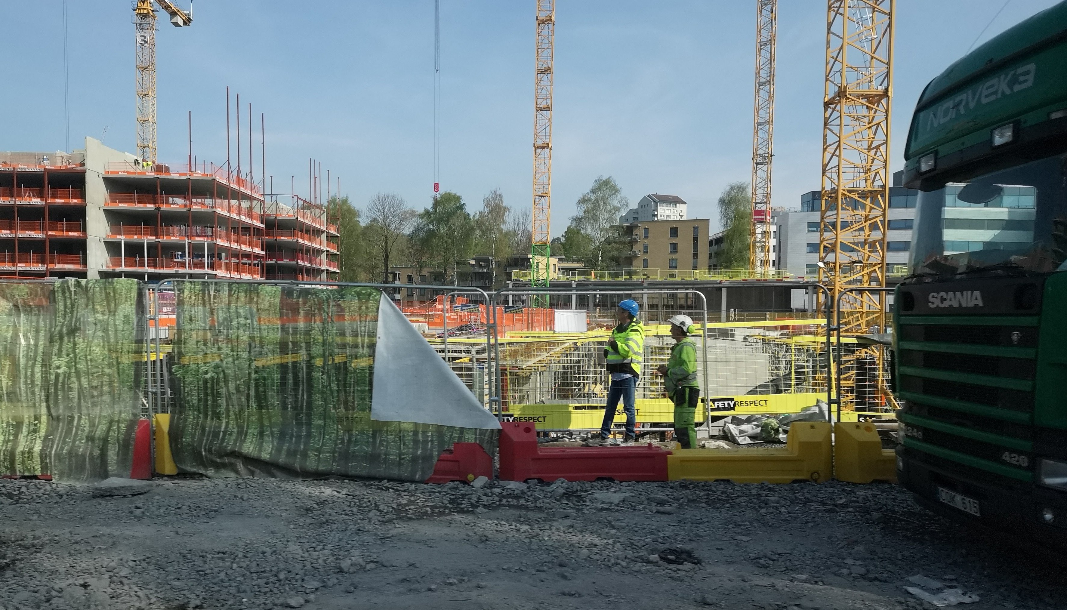 Jako główny powód emigracji wśród Polaków znów wymienia się chęć zarobku za granicą. W Norwegii sporo Polaków zasila branżę budowlaną