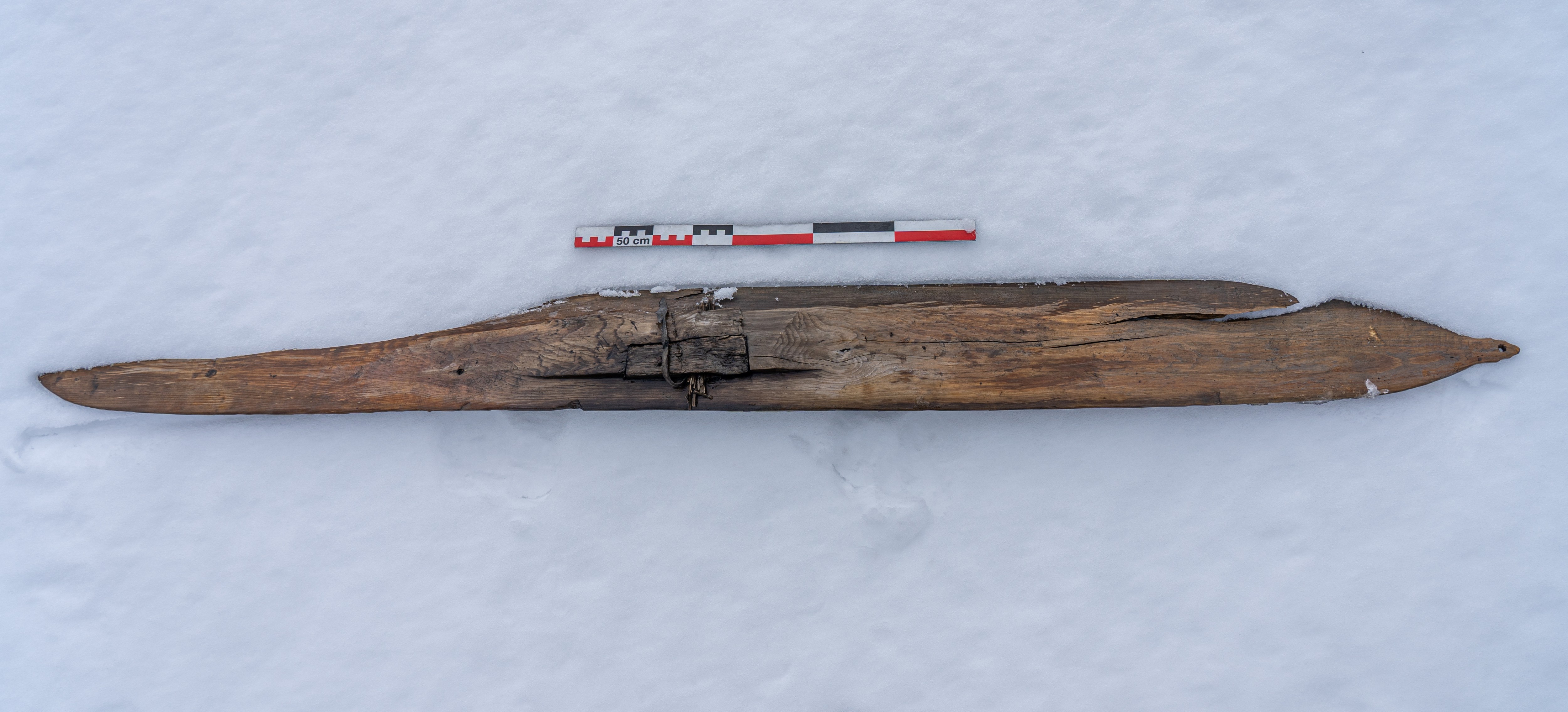 Narty mają 187 cm długości i prawie 17 cm w najszerszym miejscu.