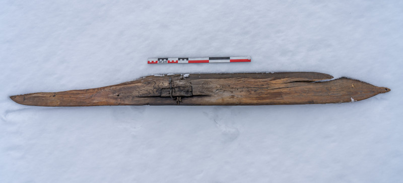 Narty mają 187 cm długości i prawie 17 cm w najszerszym miejscu.