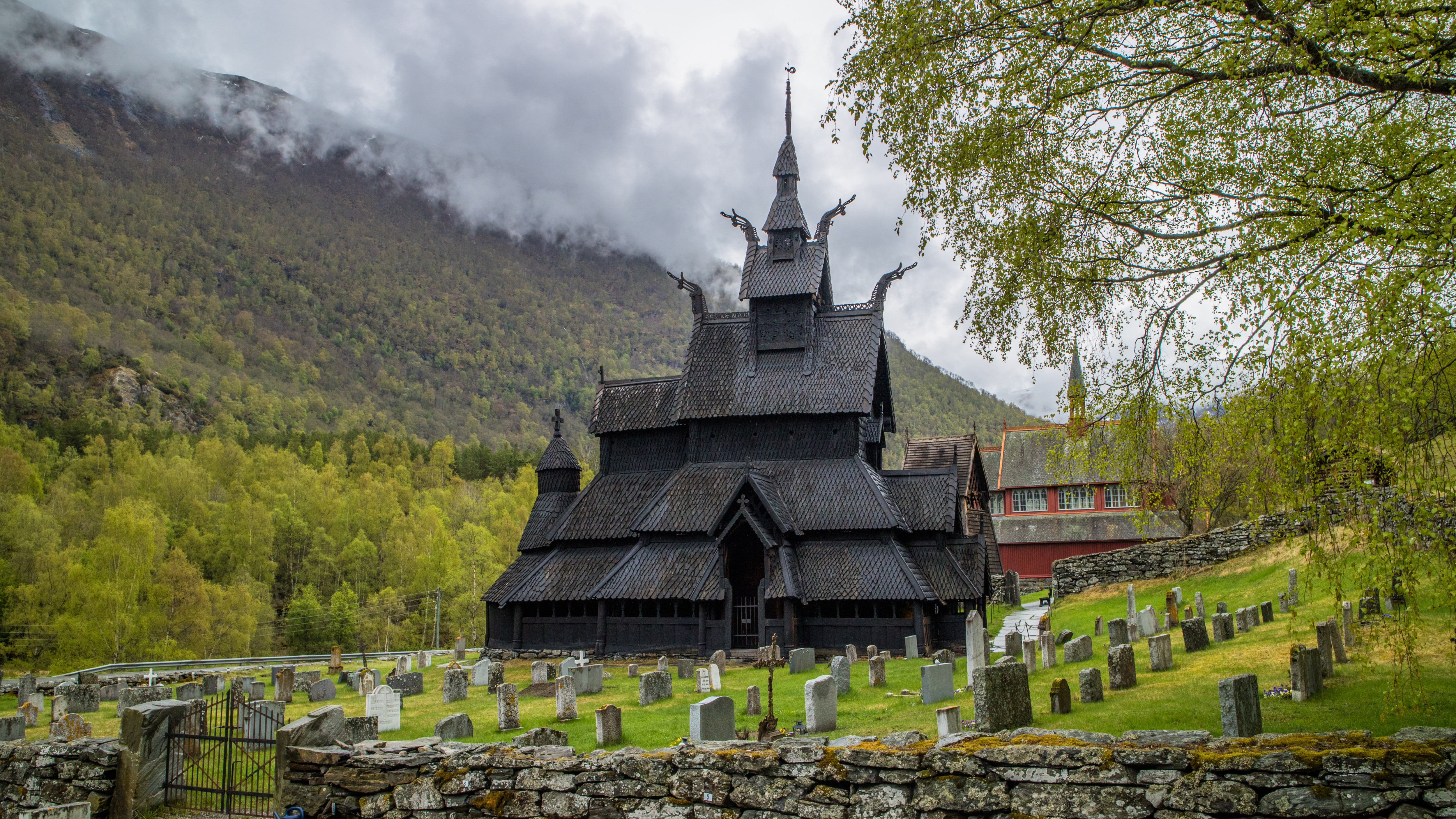 Ypatinga Norvegijos paveldo dalis – medinės stavkirke tipo bažnyčios.