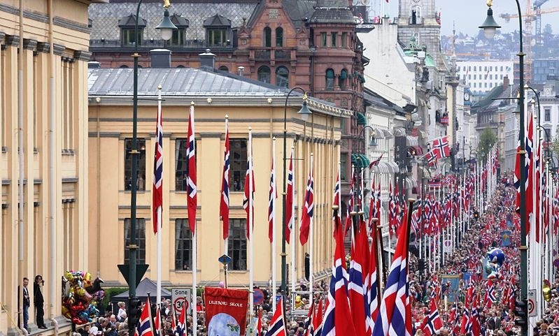 W Norwegii istnieje obecnie dwanaście dni ustawowo wolnych od pracy, np. 17 maja.