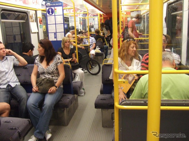 pasażerowie metra