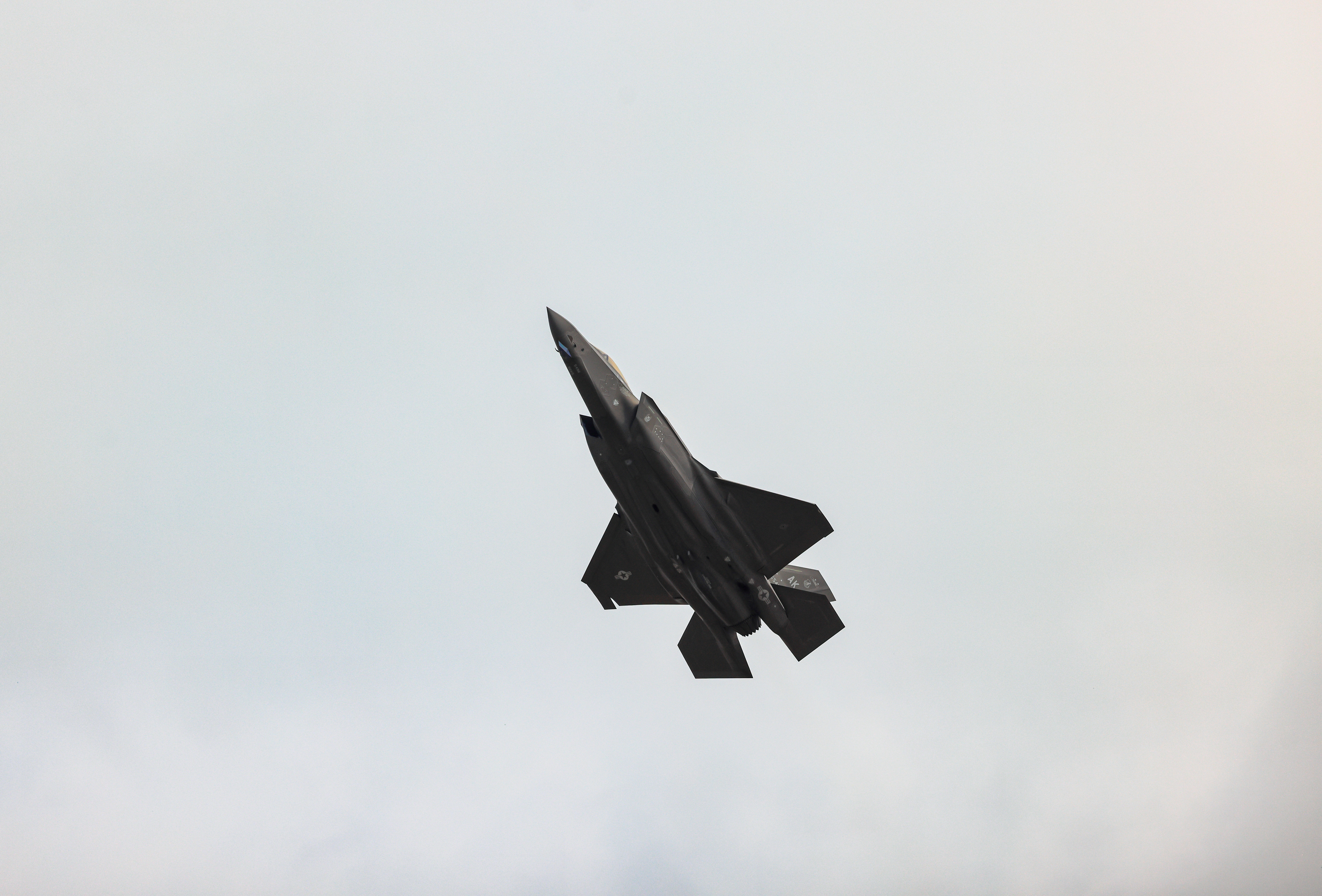 Na zdjęciu: samolot myśliwski F-35. Podobne maszyny zajmowały się neutralizacją dronów, które w nocy z 9 na 10 września naruszyły polską przestrzeń powietrzną.