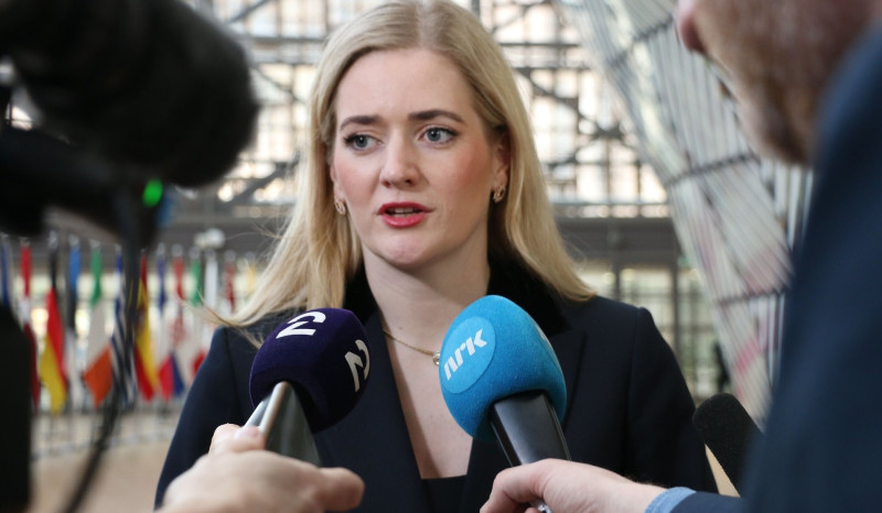 Kryzys paszportowy w Norwegii jest tak duży, że w połowie czerwca minister sprawiedliwości Emilie Enger Mehl spotkała się z ministrami spraw wewnętrznych UE, aby uzyskać zezwolenie dla Norwegów na podróżowanie z przeterminowanymi paszportami.
