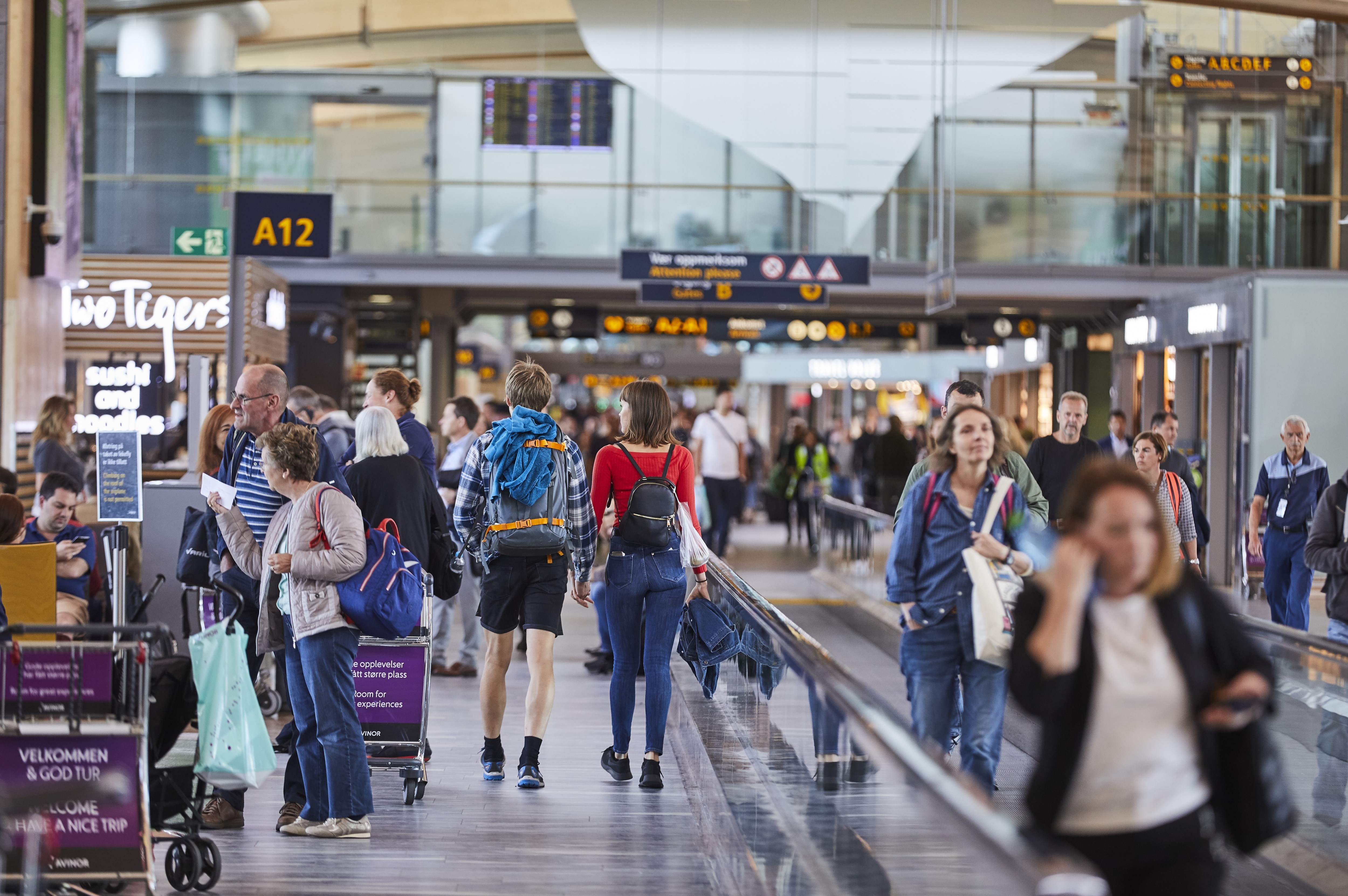 Avinor, spółka zarządzająca norweskimi lotniskami, kilkakrotnie ostrzegała klientów przed możliwymi utrudnieniami. 
