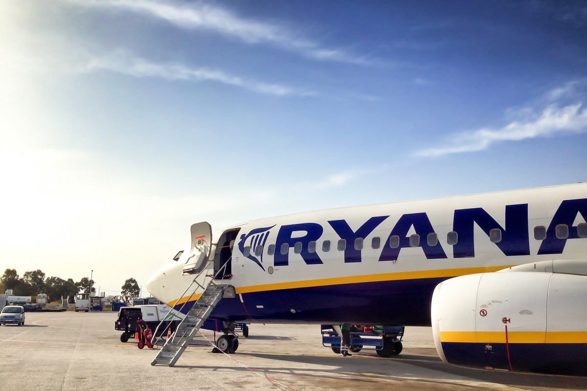 Ryanair również zdecydował się okroić swoją siatkę połączeń, choć nie na tak długo jak Wizz Air. Do lutego irlandzki przewoźnik nie obsługuje tras: Poznań-Oslo, Wrocław-Oslo.