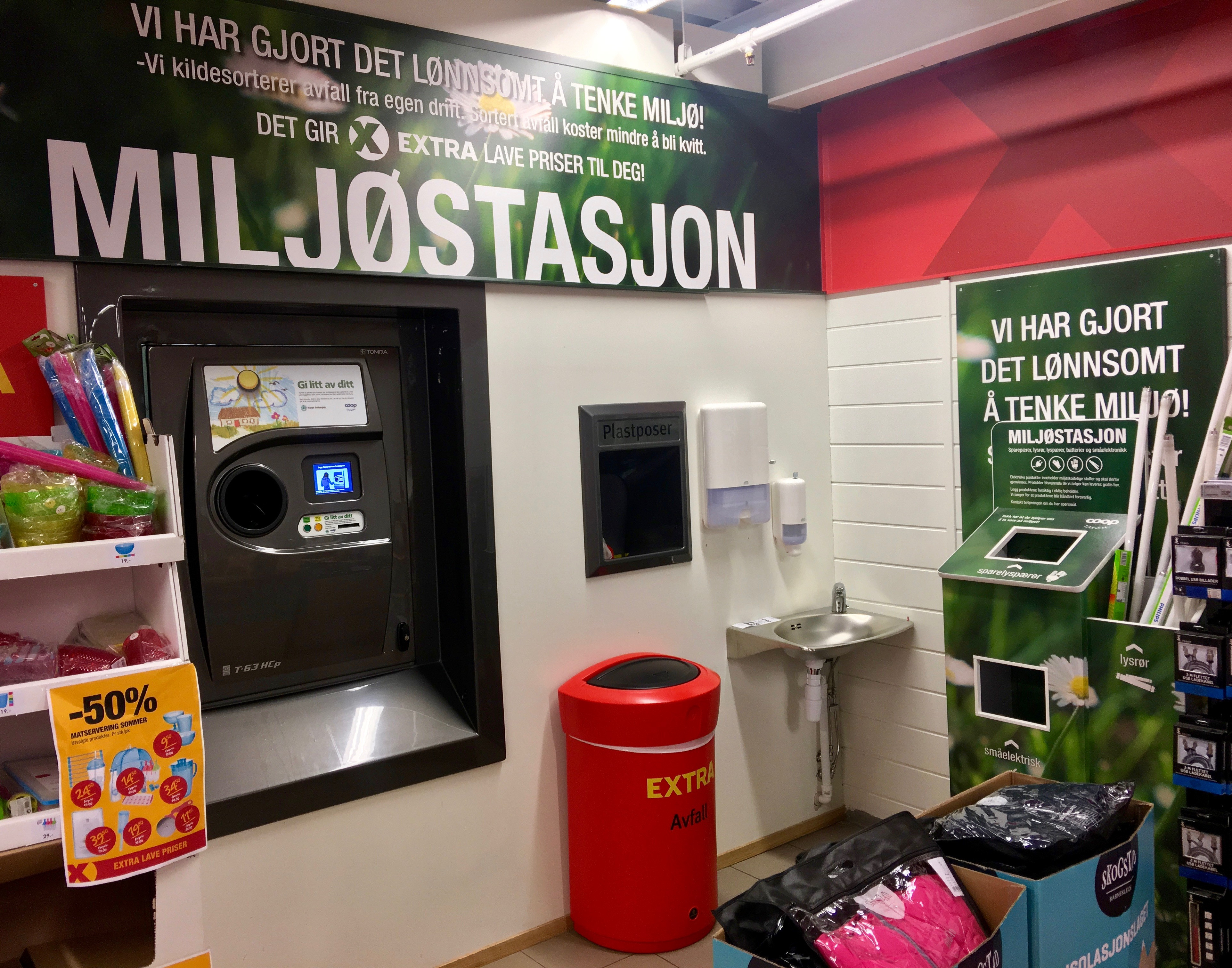 Na zdjęciu: stanowisko recyklingu butelek w jednym z norweskich marketów.