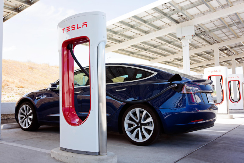Tesla to sztandarowy elektryk w Norwegii./zdjęcie ilustracyjne