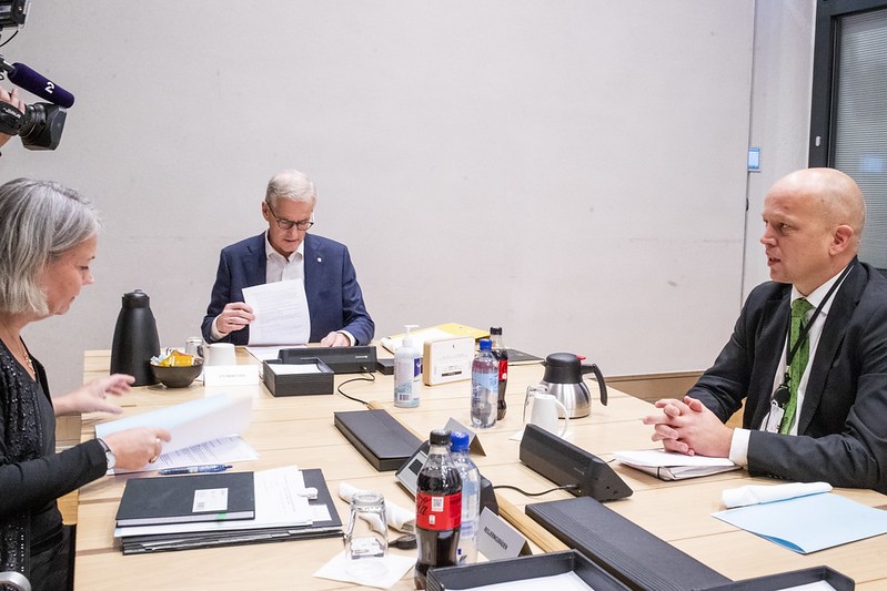 Zarówno premier Jonas Gahr Støre, jak i lider koalicyjnej Partii Centrum Trygve Slagsvold Vedum sprzeciwiają się zakończeniu eksploatacji norweskich złóż.