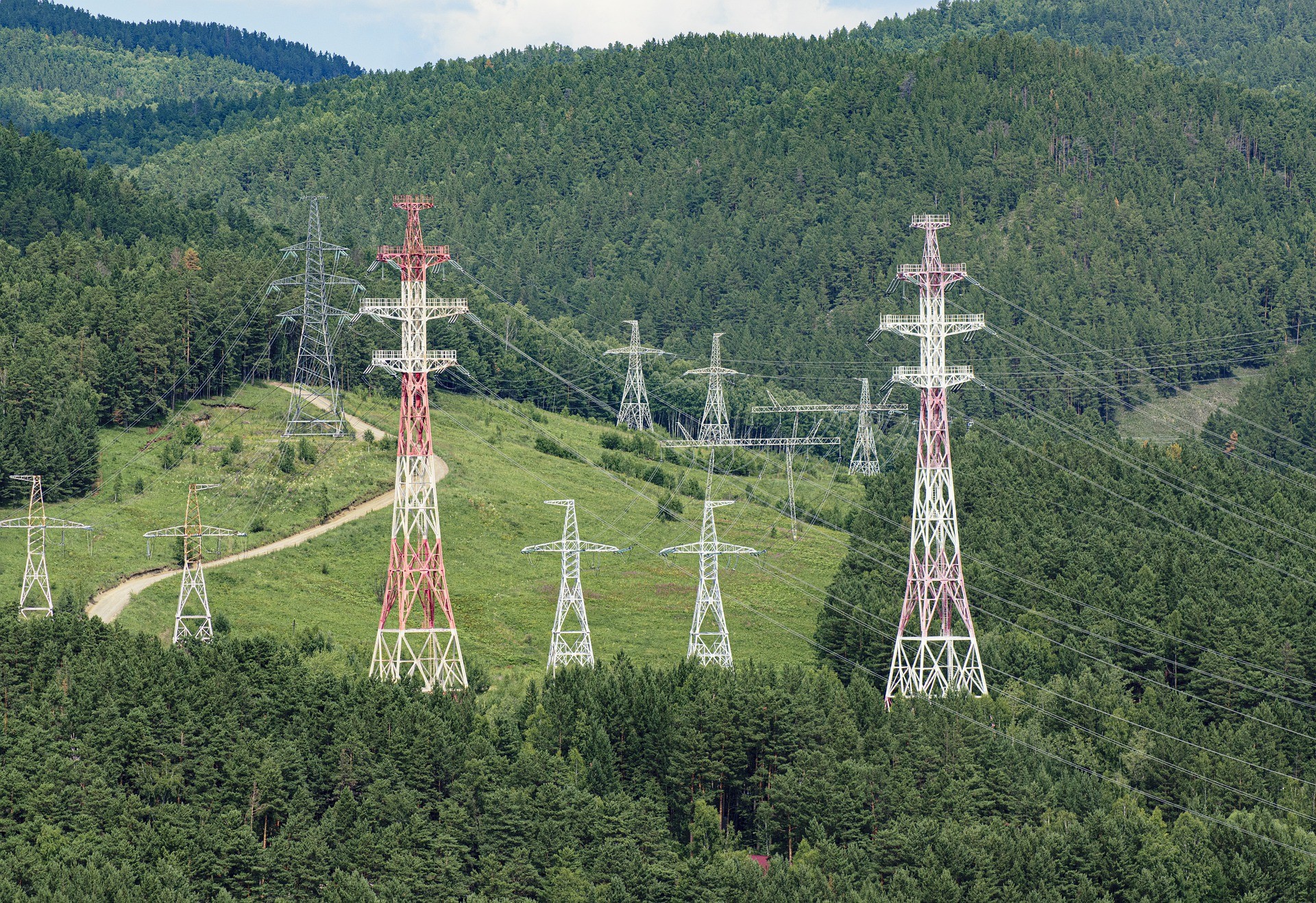 Koszty wprowadzenia pakietu pomocowego nie są obecnie znane. Jak wyliczył minister energii, koszt samych dopłat do rachunków wyniesie w 2022 roku 23 mld NOK.