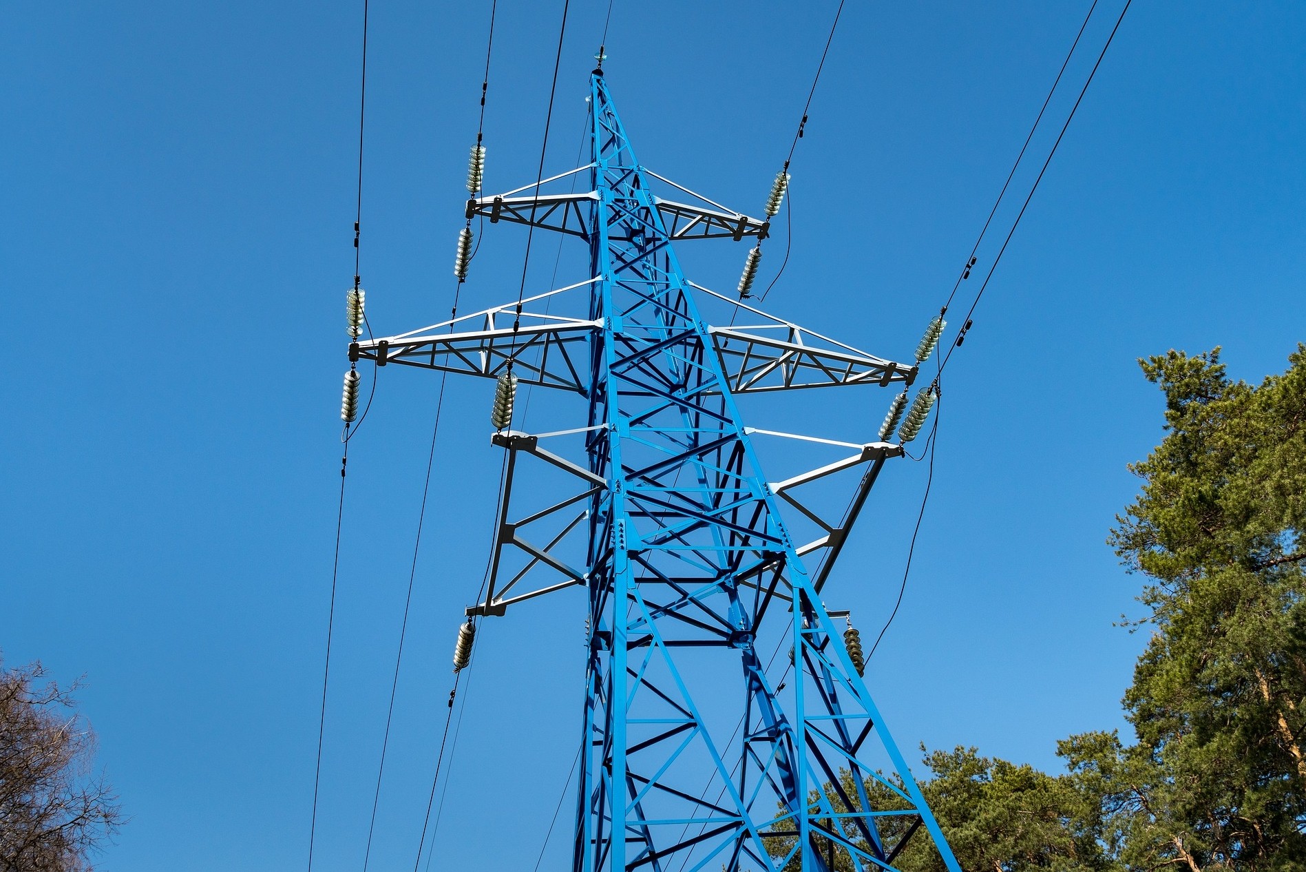 Z raportu NVE wynika, że zapotrzebowanie na prąd w Norwegii jest mocno zależne od regionu. W niektórych częściach kraju import energii może okazać się niezbędny do utrzymania mocy sieci przesyłowej.
