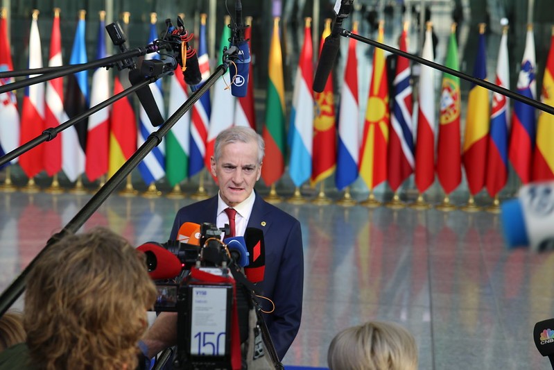 6 października szefowie europejskich rządów spotkali się w Pradze, by debatować nad sposobami walki z kryzysem energetycznym. W dyskusjach uczestniczył premier Jonas Gahr Støre.