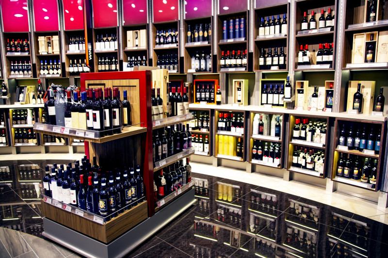 Wyroby alkoholowe i/lub tytoniowe w ilości ograniczonej limitem można przywieźć tylko wtedy, kiedy jest się w stanie udokumentować opłacenie akcyzy w jednym z krajów członkowskich EOG.