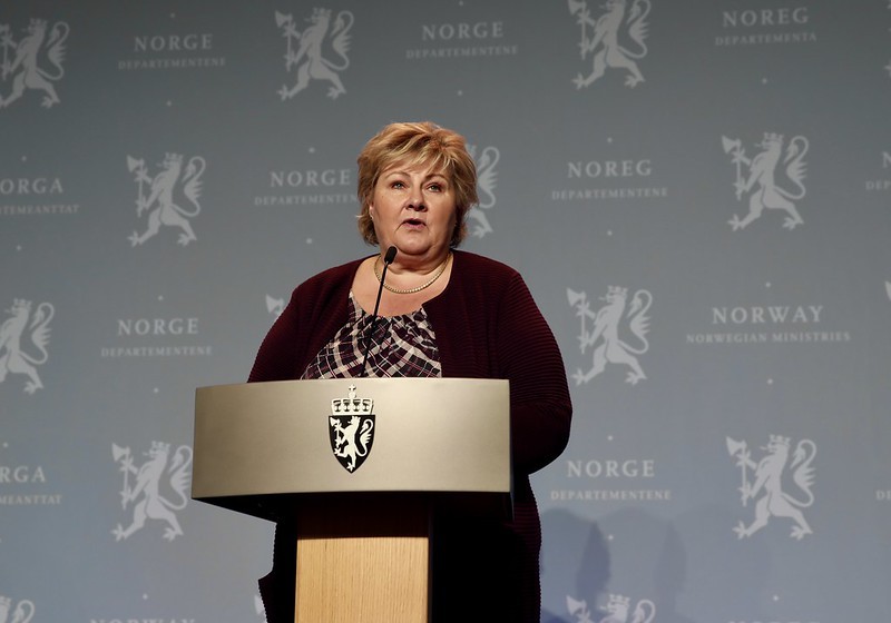 Projekt rządu Erny Solberg zakładał, że tzw. terapia konwersyjna ma być zakazana dla wszystkich osób poniżej 16 roku życia.