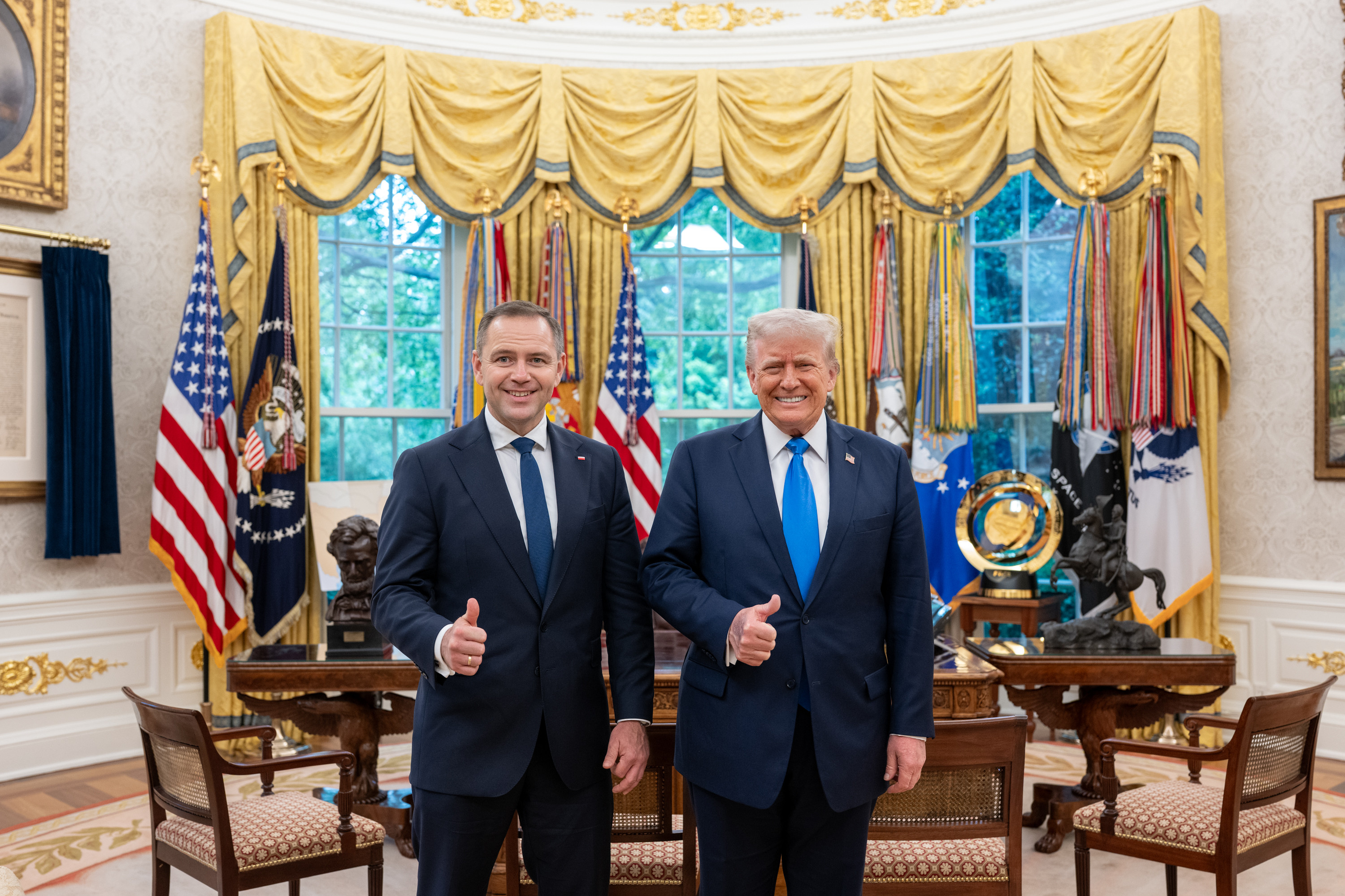 Norweskie media negatywnie oceniają zbliżenie Karola Nawrockiego i Donalda Trumpa.