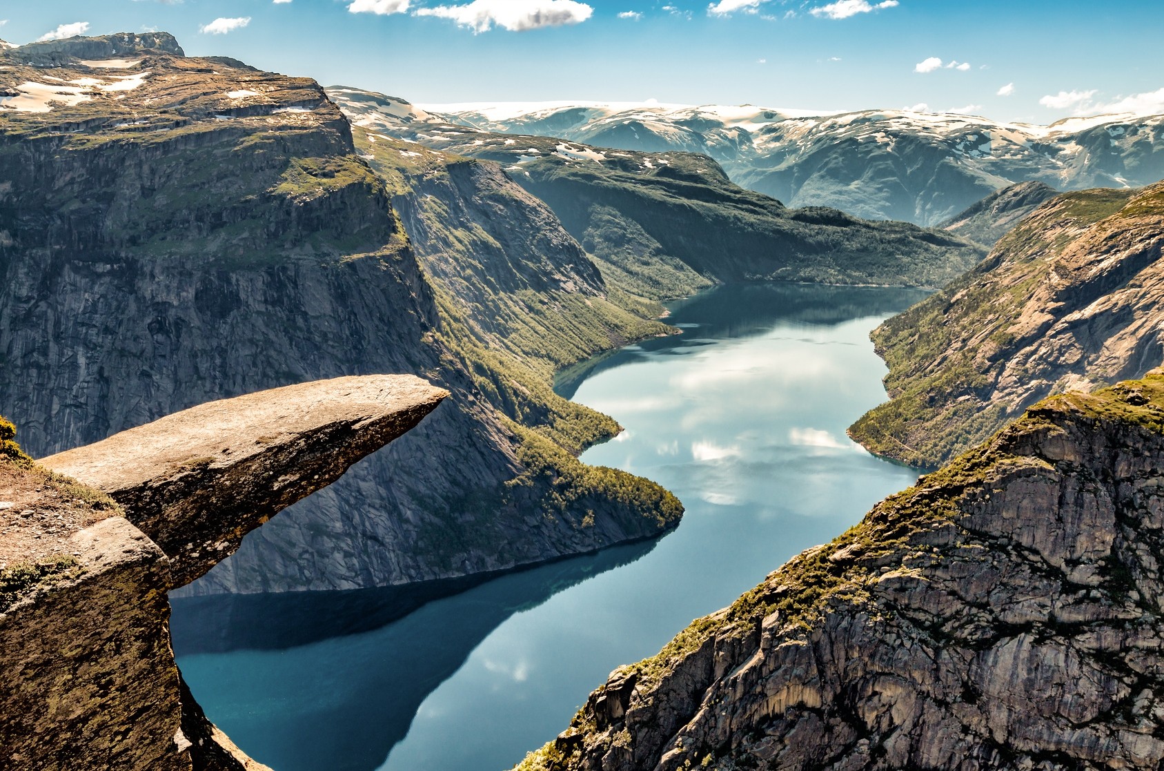 Trolltunga znajduje się 1100 metrów nad ziemią.