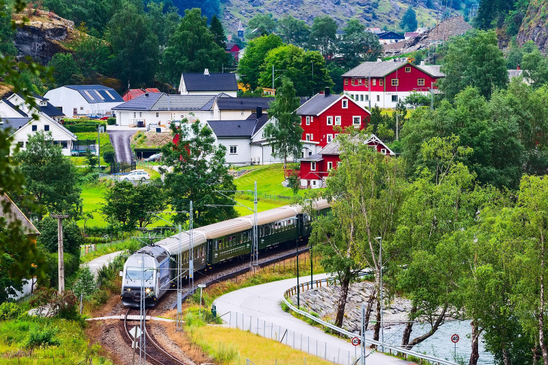 Studium ma dostarczyć wiedzy, jak można zrealizować linię kolejową na północy Norwegii. 