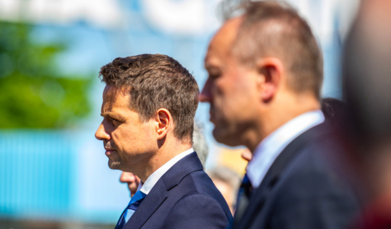 Po zliczeniu większości głosów, w Polsce nie doszło do przetasowań w czołowej trójce.