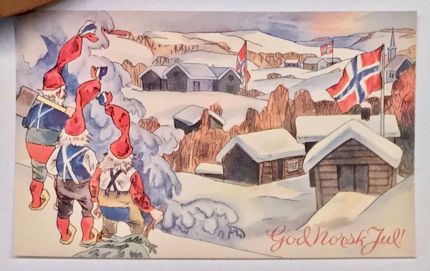 „God Norsk Jul!”, wojenna kartka świąteczna z norweskimi flagami i krasnalami („nisser”) w czerwonych czapkach i norweskich barwach jako symbolami jedności narodowej przeciwko reżimowi nazistowskiemu w Norwegii podczas II wojny światowej. Ilustrator Frank