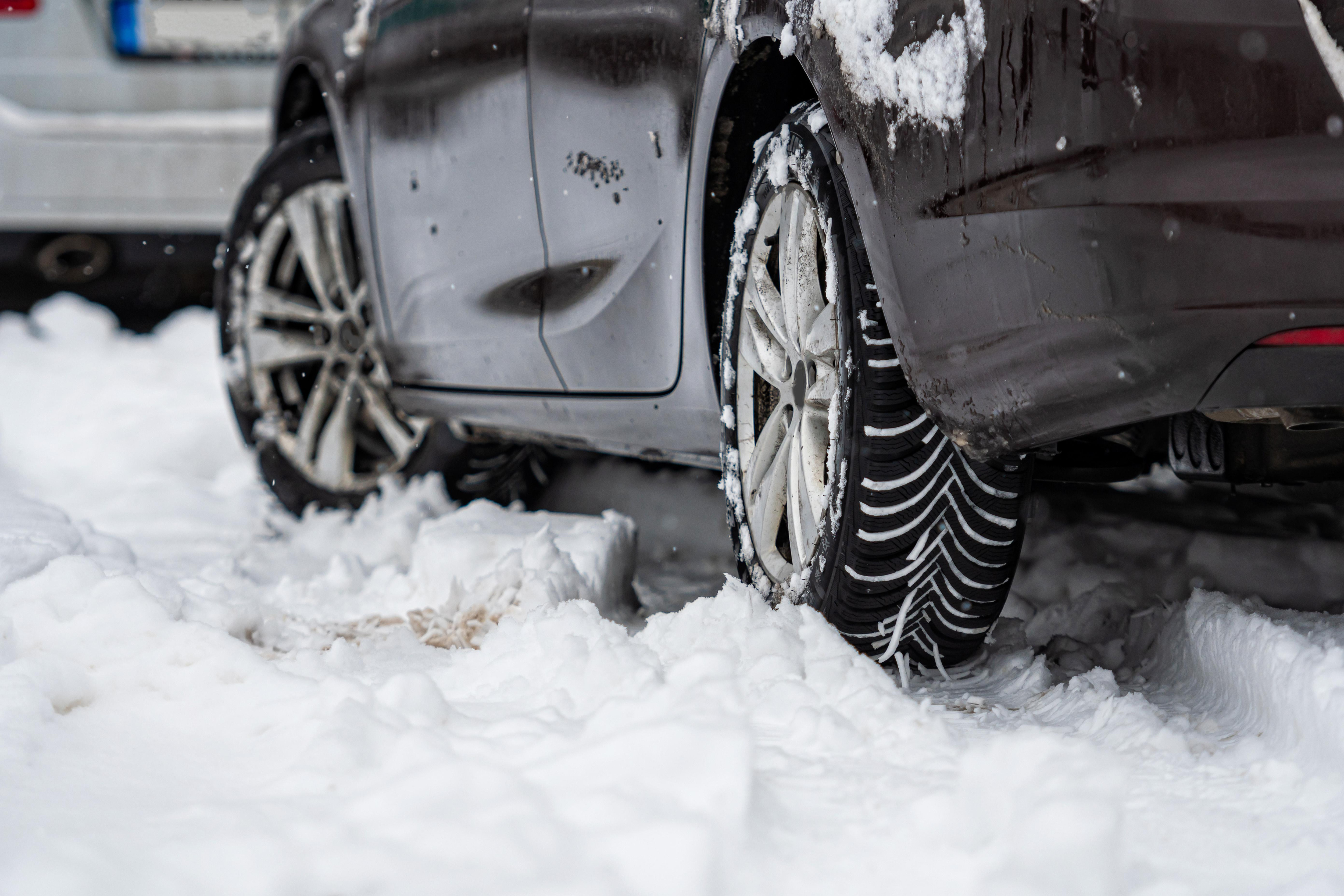 La mayoría de los accidentes con neumáticos de verano ocurrieron durante la primera nevada.