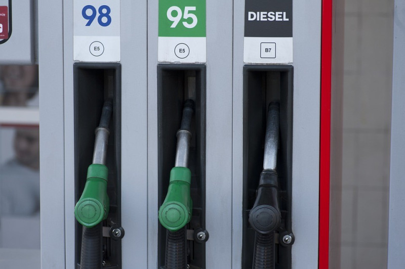 Nagły wzrost cen paliw Polacy obserwują od 24 lutego. Przed inwazją Rosji na Ukrainę wartość litra paliwa nie przekraczała sześciu złotych.
