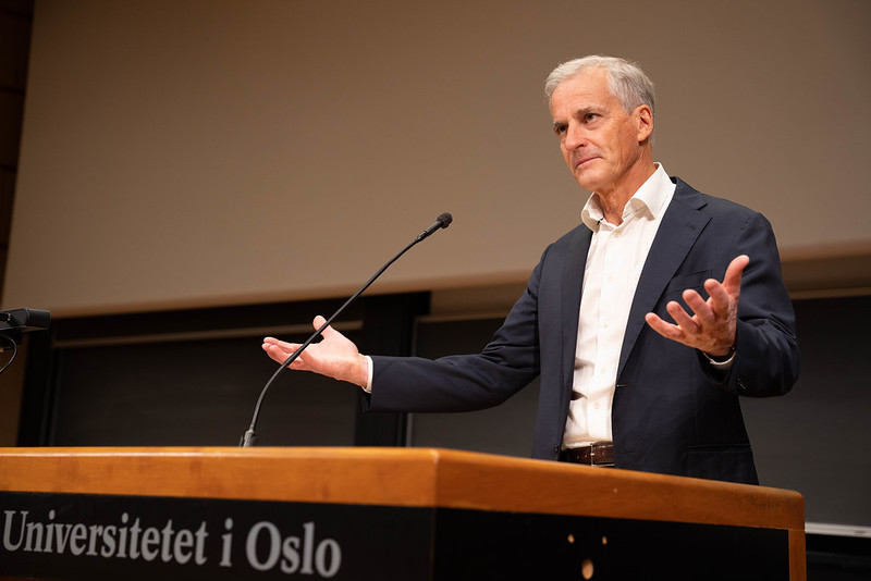 Premier liczy, że 2024 rok przyniesie poprawę sytuacji finansowej Norwegów, a co za tym idzie wzrost notowań partii rządzących.