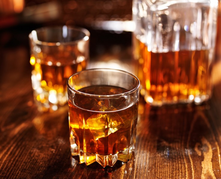 Whisky z kostkami lodu Whisky z kostkami lodu