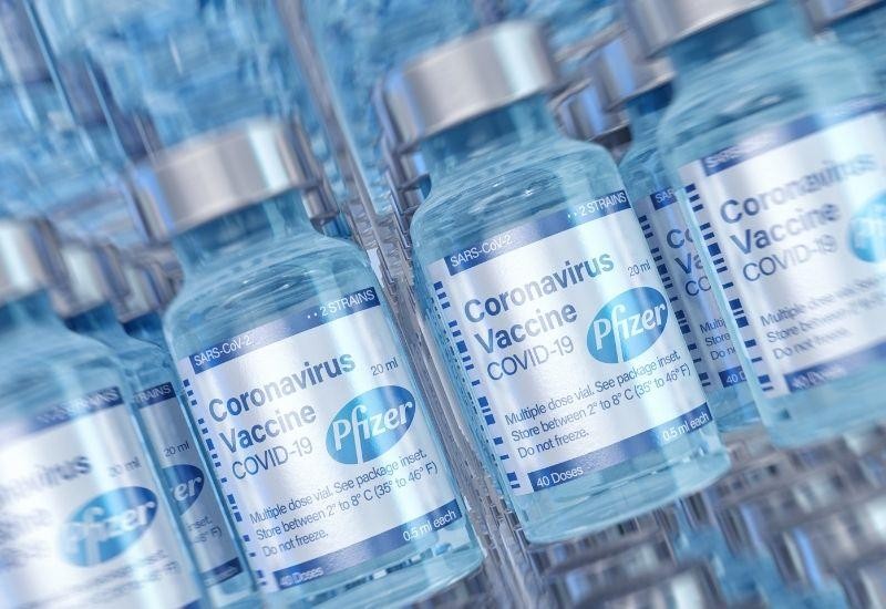 3,5 mld NOK może zostać wykorzystane na zakup szczepionek firm Pfizer-BioNTech, Moderna, Valneva i Sanofi-GSK.