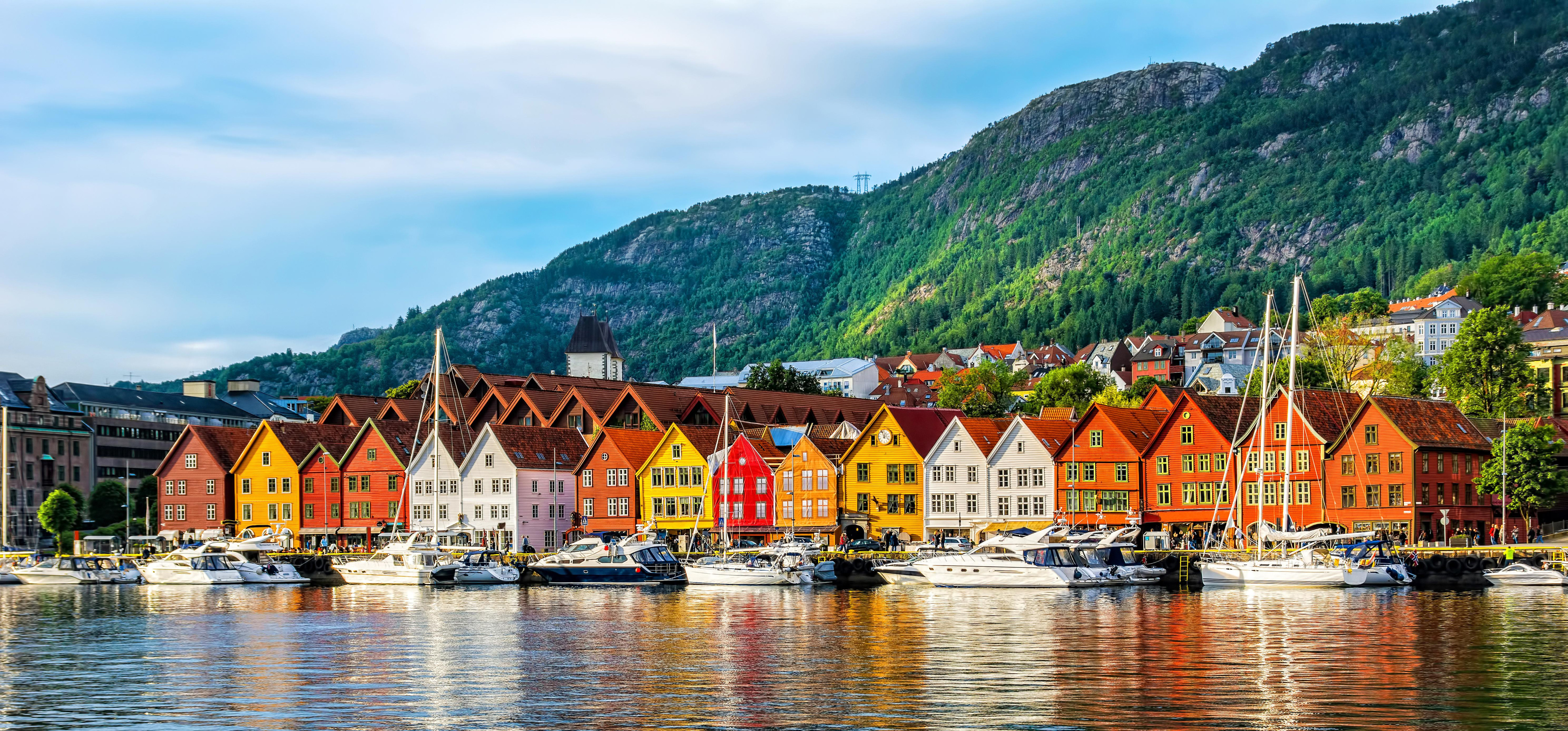 Bergen to jeden z najpopularniejszych kierunków turystycznych w Norwegii.